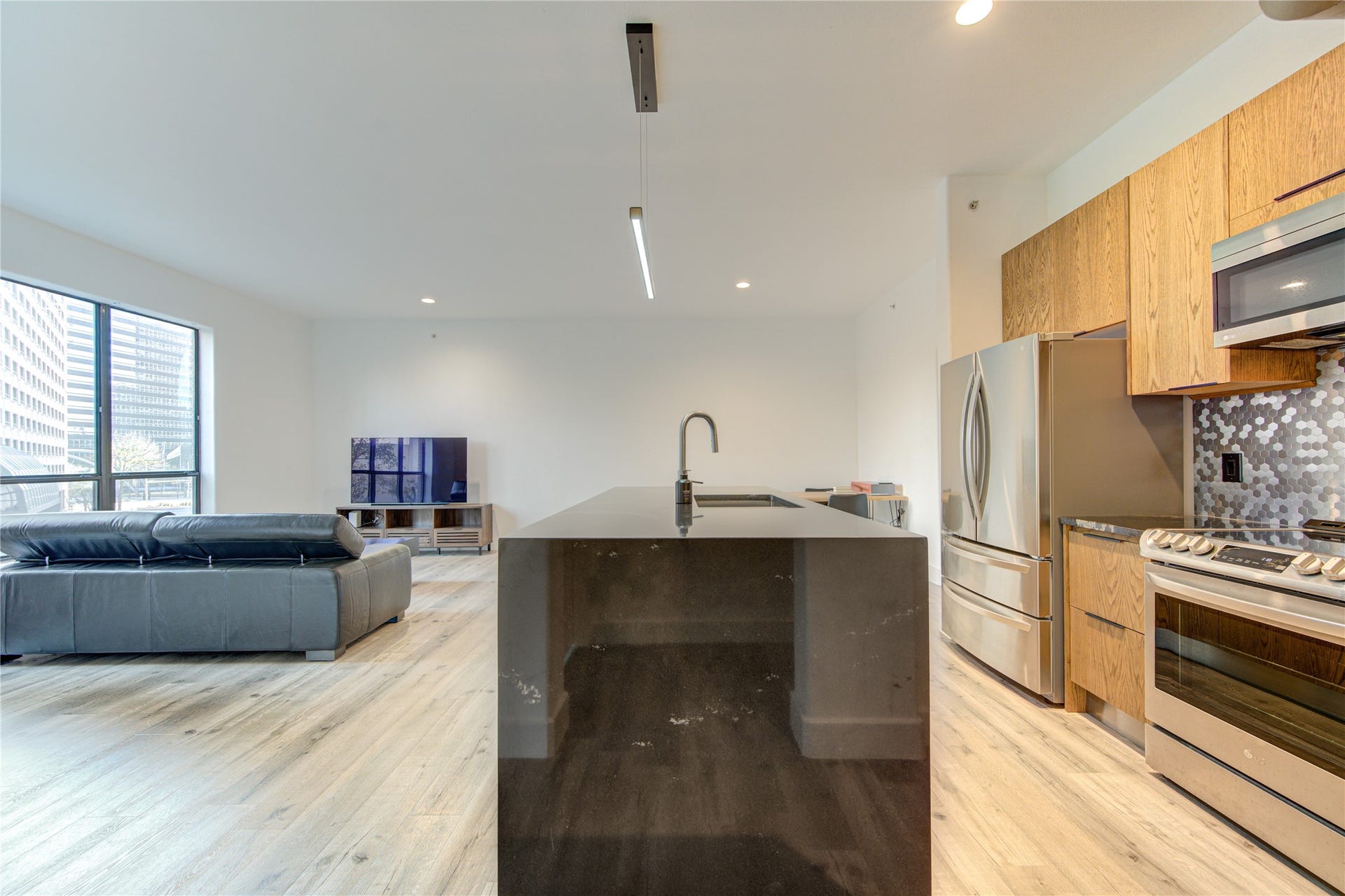 1901 Post Oak Boulevard, #3105, Houston, TX 77056 Customized material & cabinets