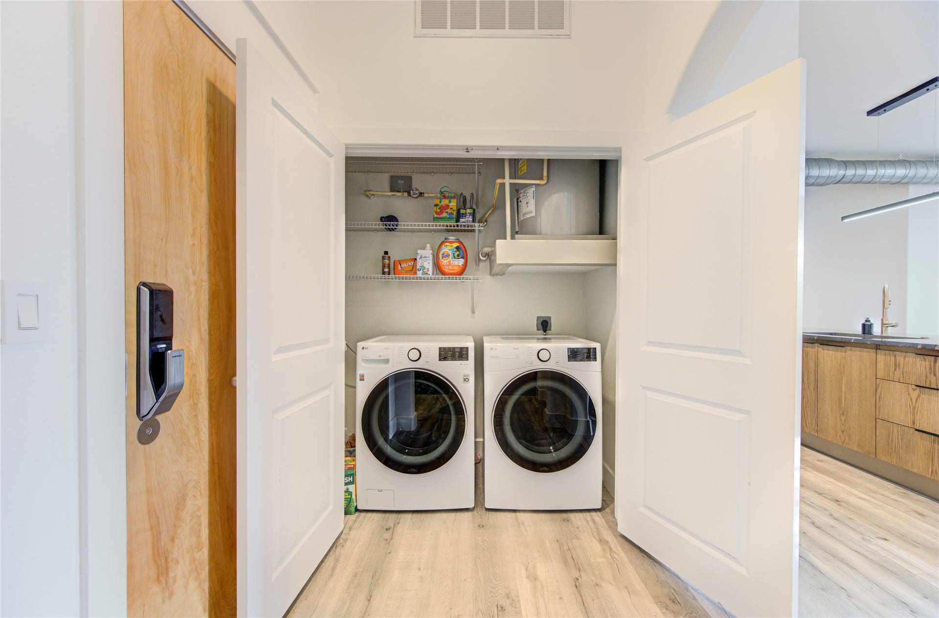 1901 Post Oak Boulevard, #3105, Houston, TX 77056 washer and dryer included