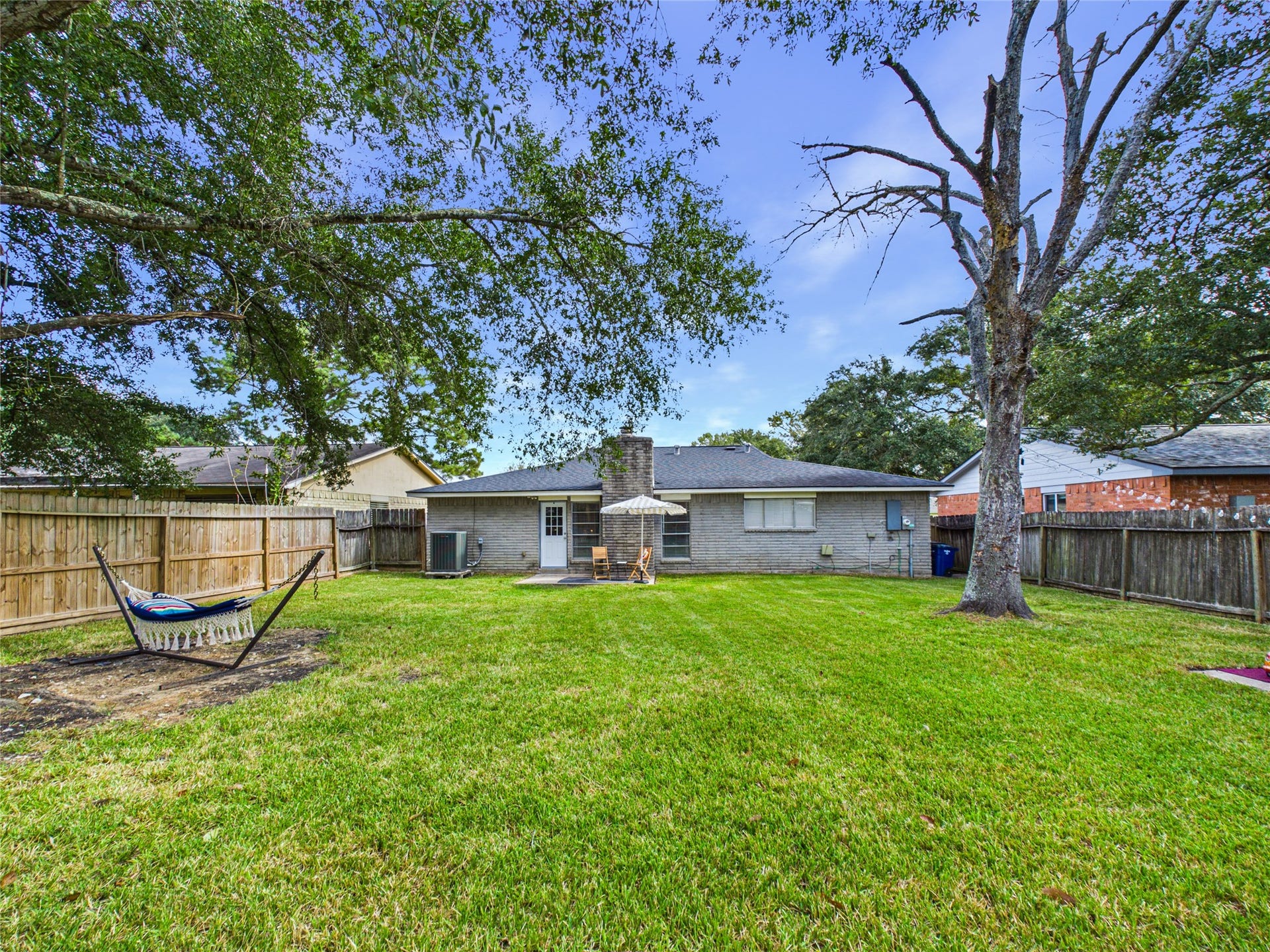6209 Brookdale Drive, League City, TX 77573 Plenty of room for just about everything.