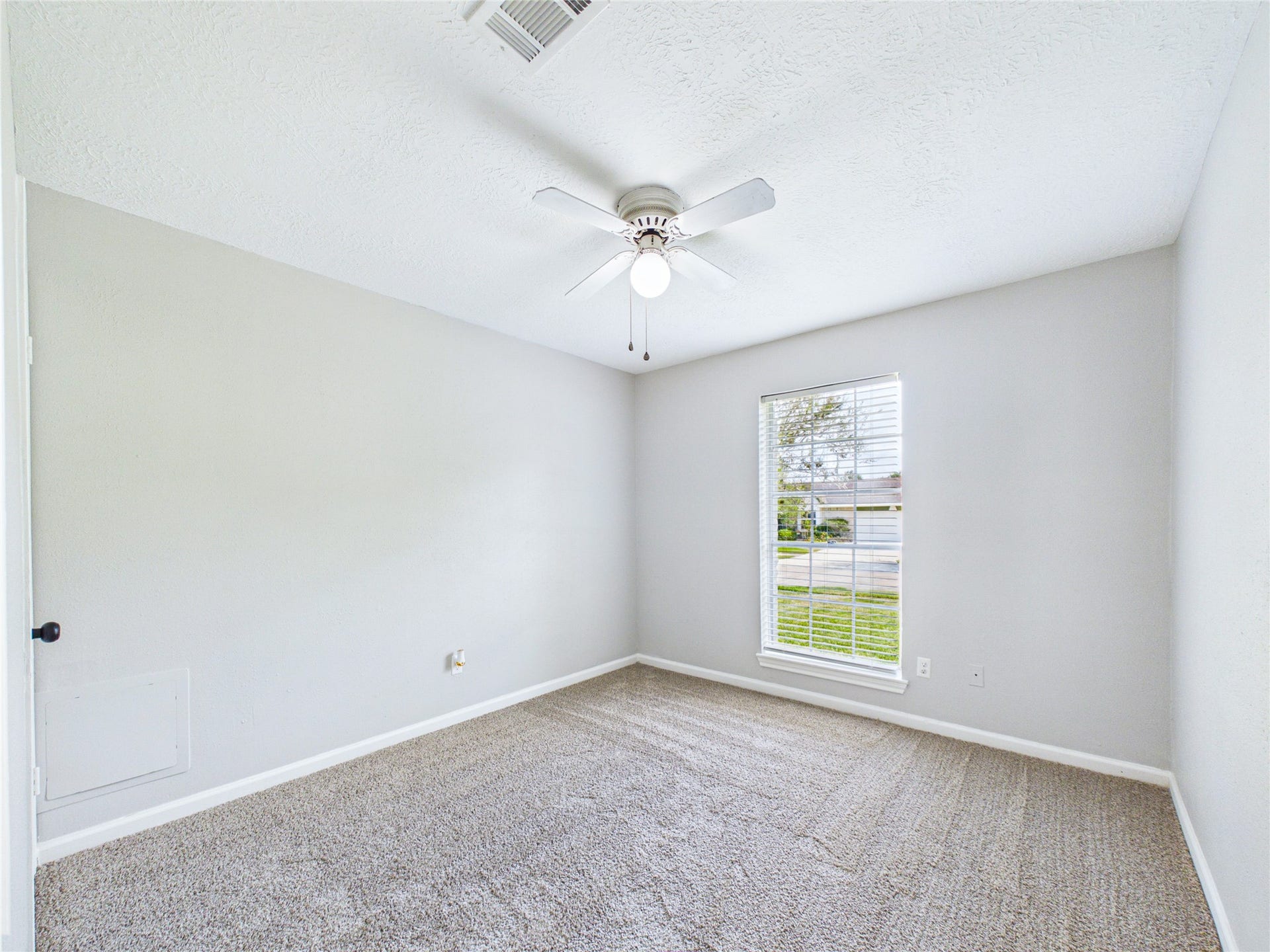 6209 Brookdale Drive, League City, TX 77573 Guest Bedroom #1.