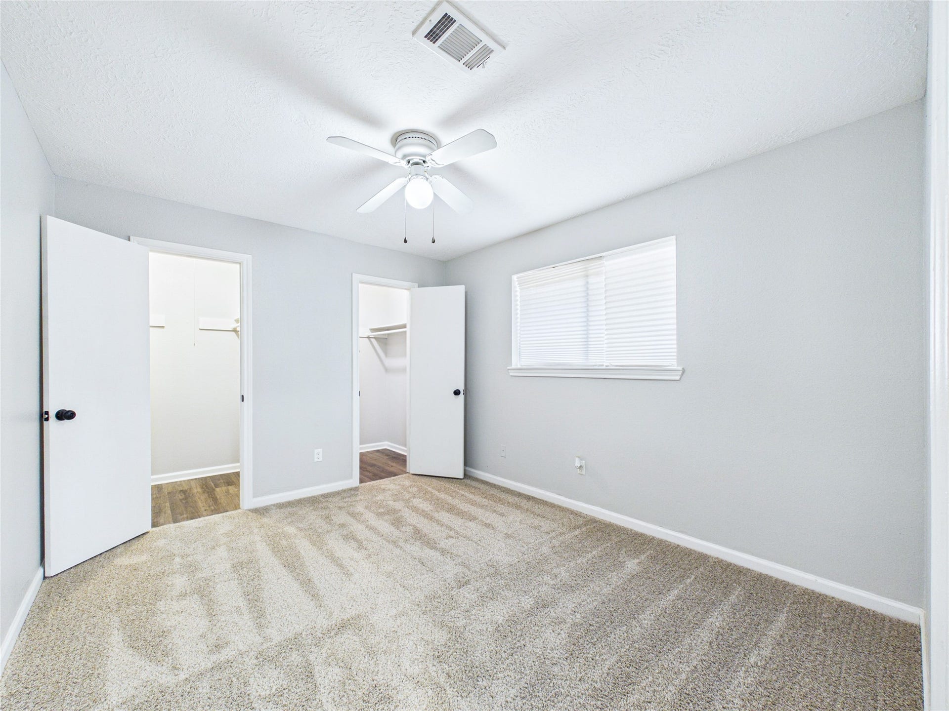 6209 Brookdale Drive, League City, TX 77573 Guest Bedroom #2 with brand new carpet and two closets.