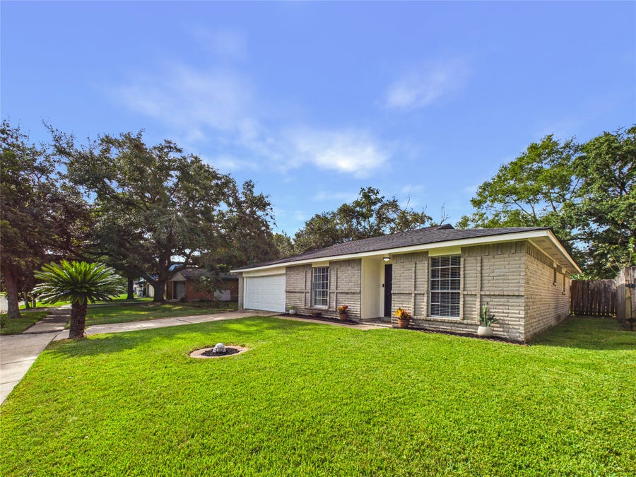 Property photo for 6209 Brookdale Drive, League City, TX