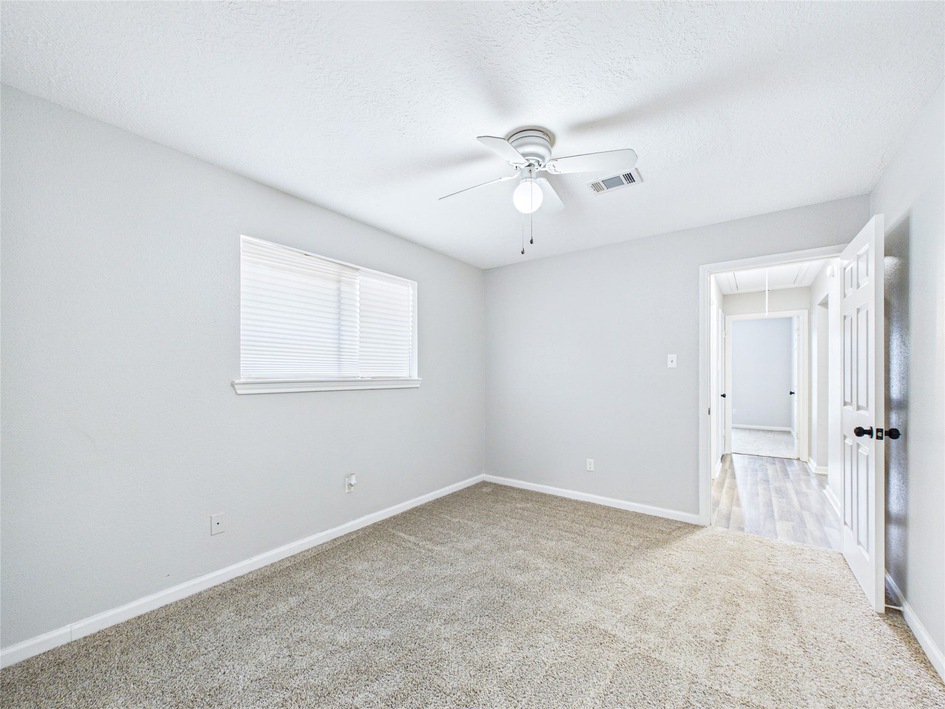 6209 Brookdale Drive, League City, TX 77573 Guest Bedroom #2.