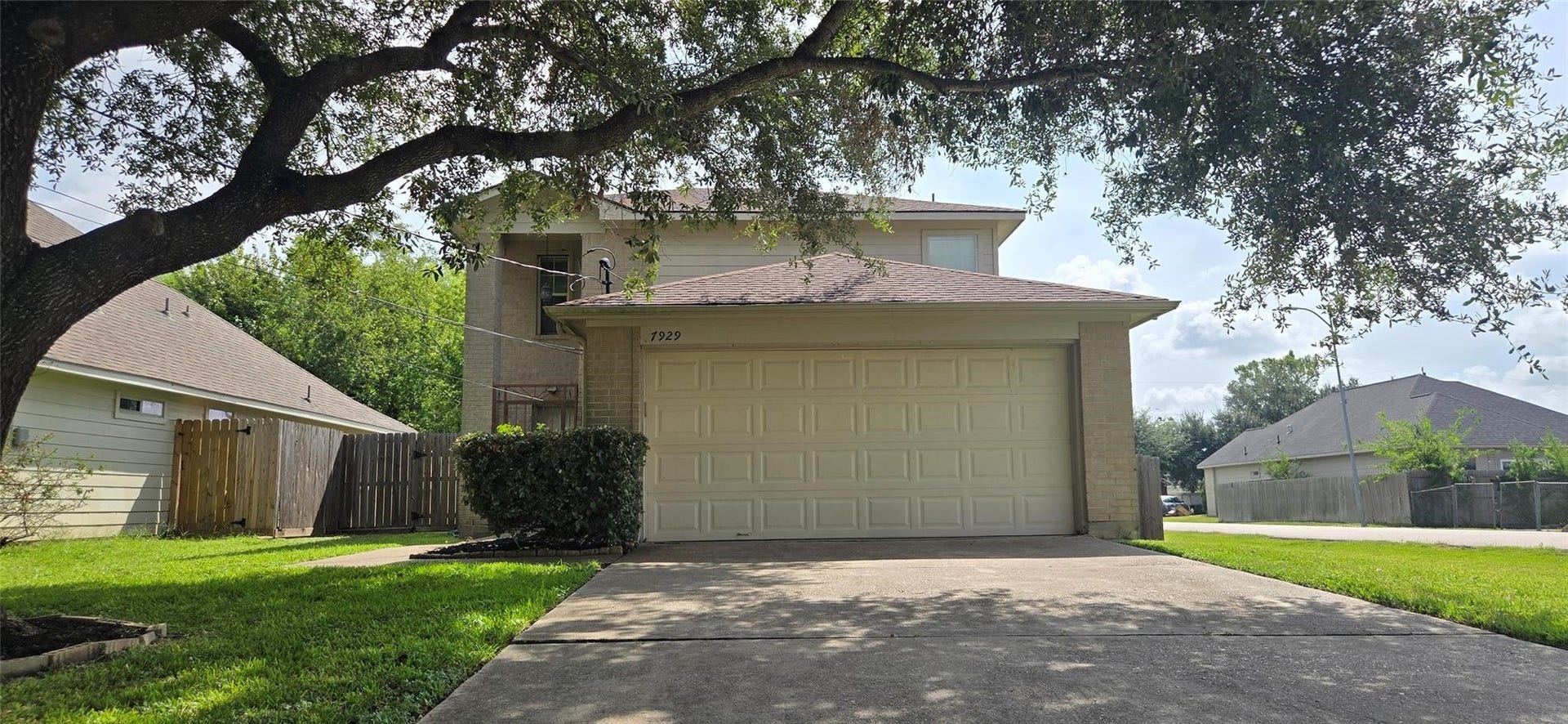 7929 Comal Street, Houston, TX 77051 Home sits at the corner of Comal and redbud