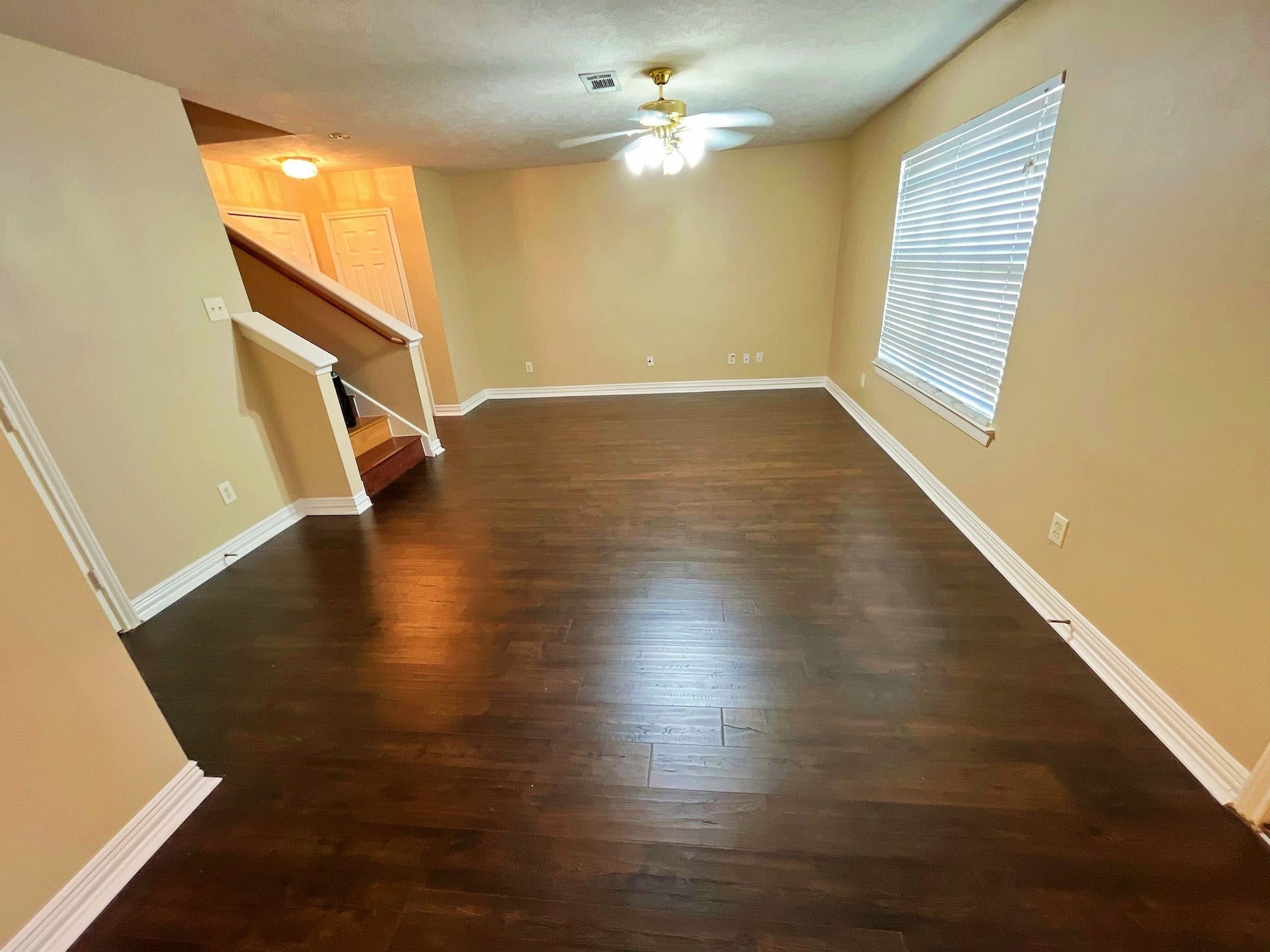 7929 Comal Street, Houston, TX 77051 Opposaite view from Dining space. Property has no carpet.