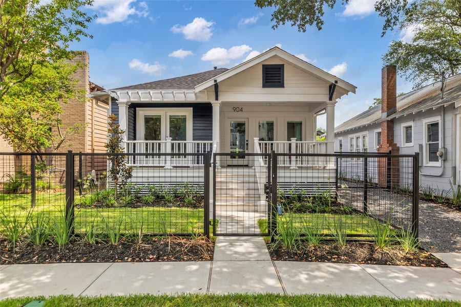 Property photo for 904 Willard Street, Houston, TX