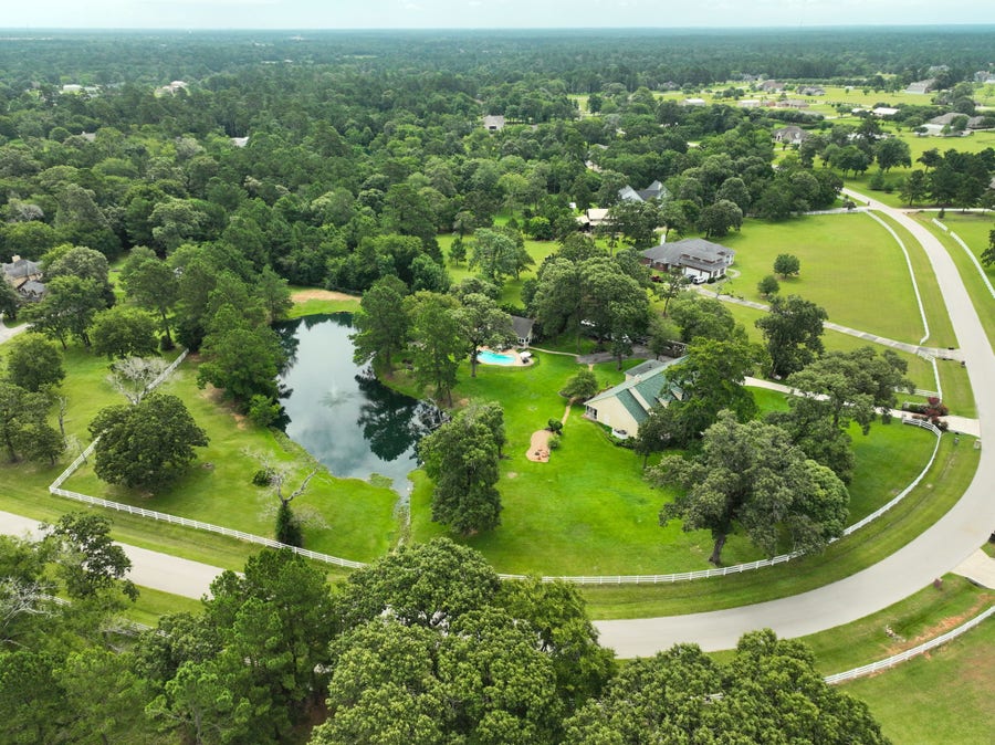 Property photo for 34310 High Point Drive, Magnolia, TX