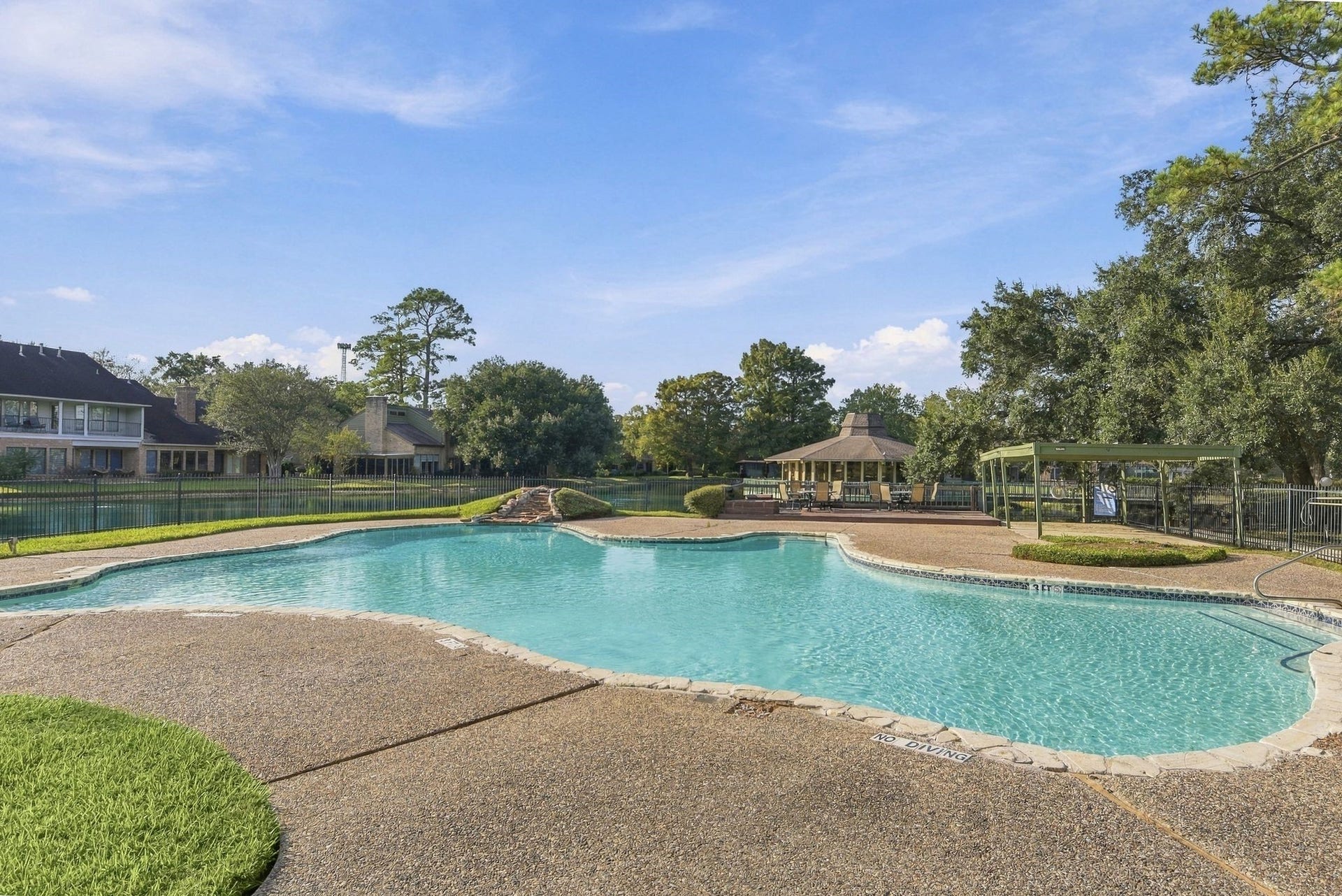 166 Old Bridge Lake, Houston, TX 77069