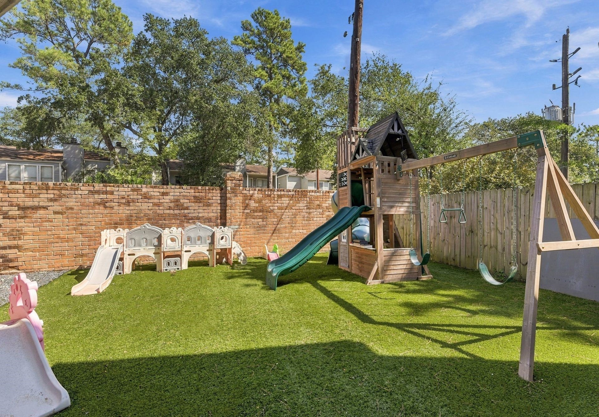 166 Old Bridge Lake, Houston, TX 77069