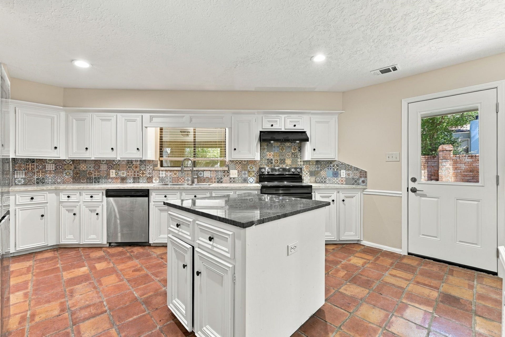 166 Old Bridge Lake, Houston, TX 77069