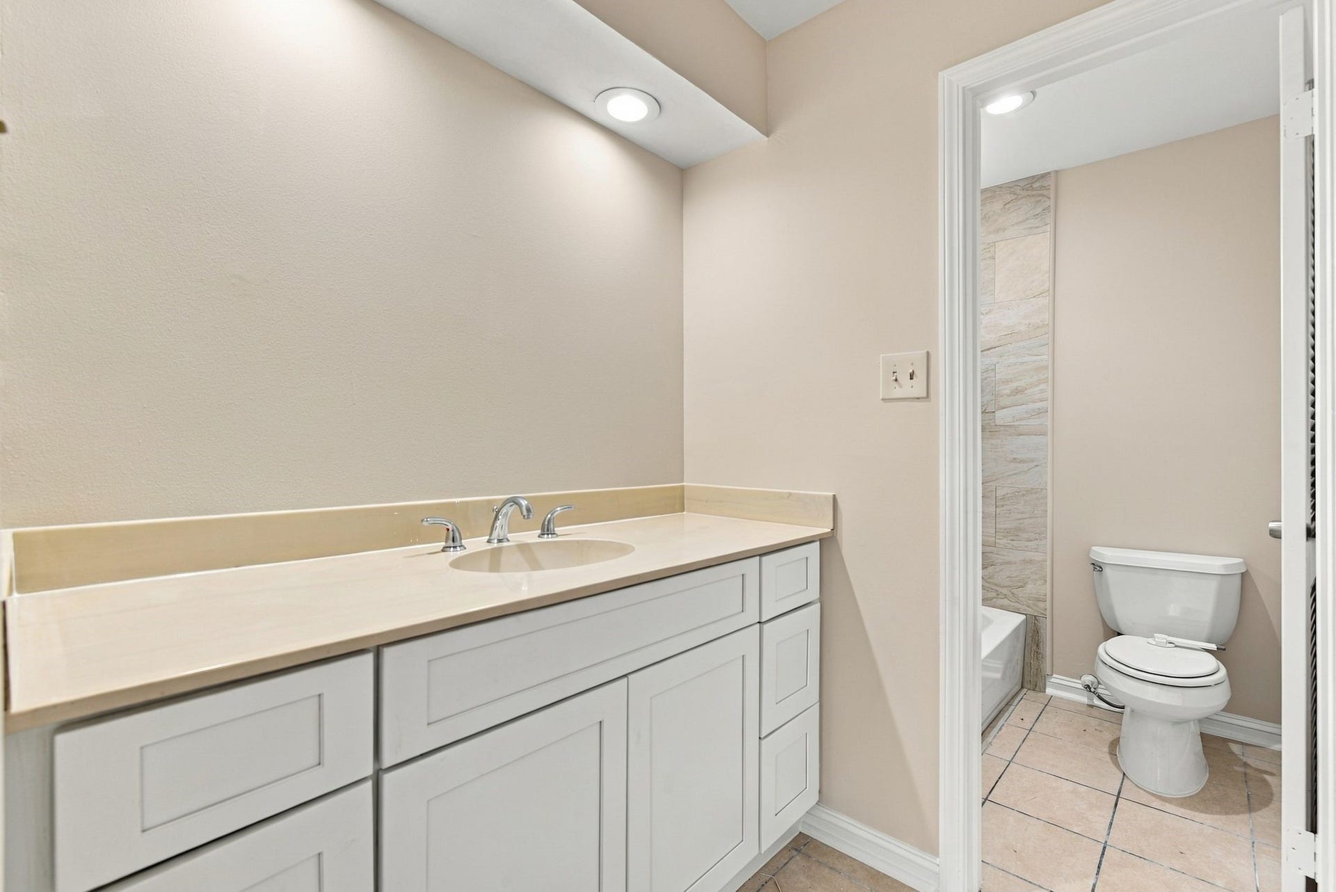 166 Old Bridge Lake, Houston, TX 77069