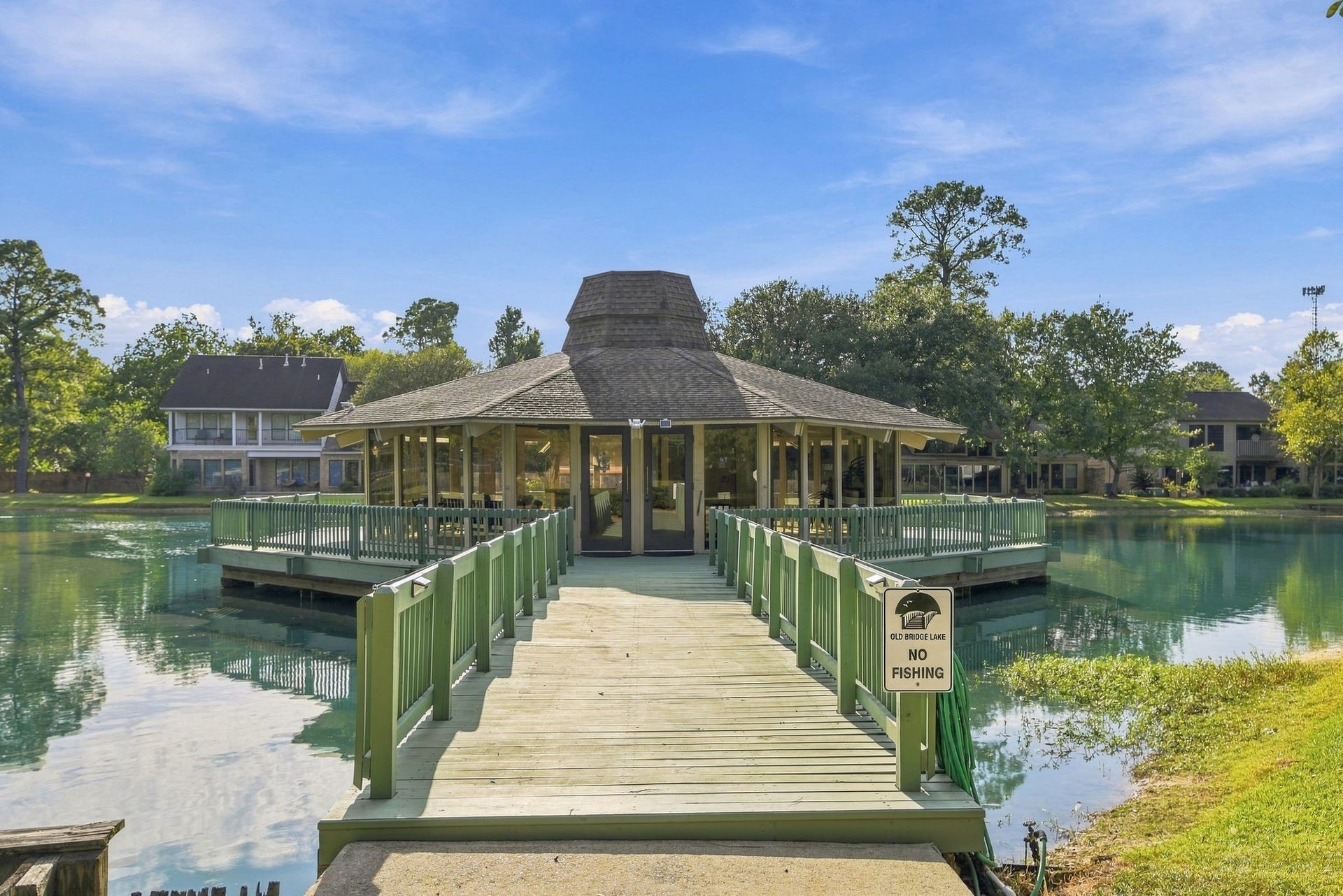 166 Old Bridge Lake, Houston, TX 77069