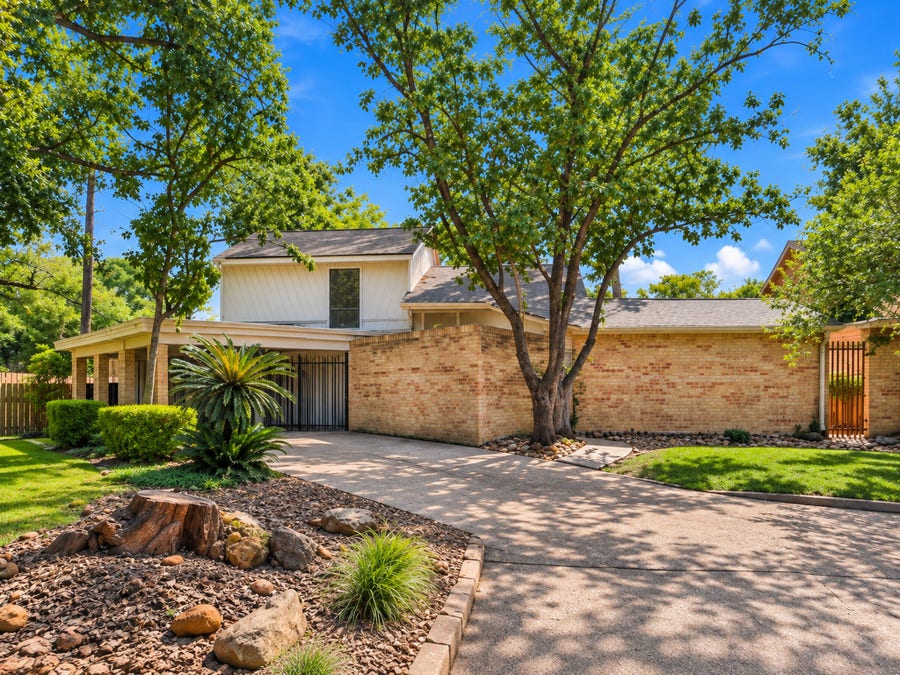 Property photo for 166 Old Bridge Lake, Houston, TX