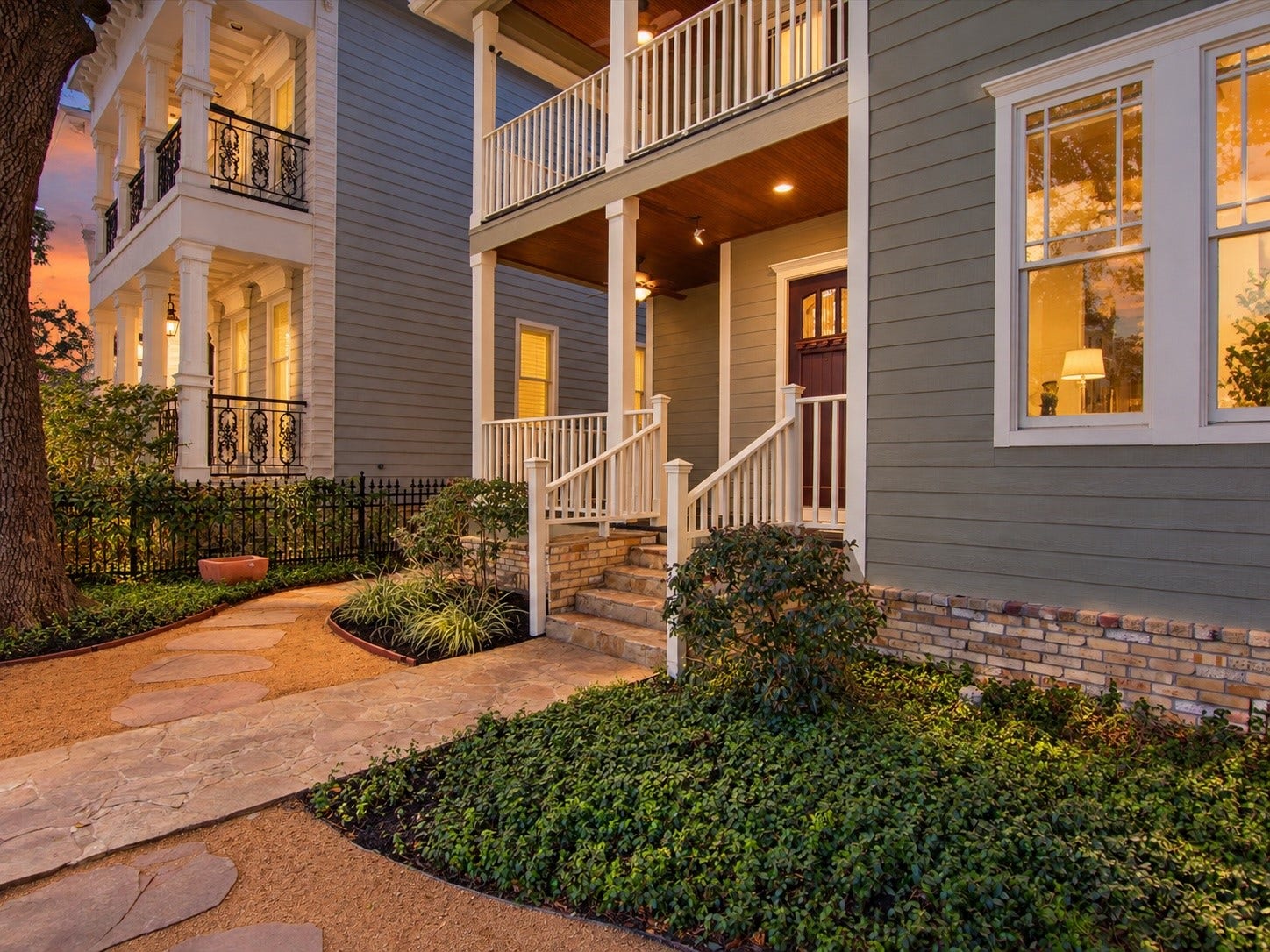 837 E 27th Street, Houston, TX 77009 Charming entrance with a cozy porch, surrounded by lush landscaping.