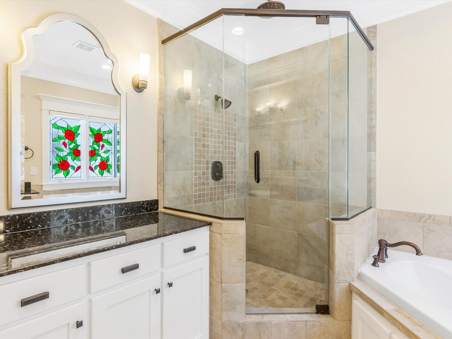 837 E 27th Street, Houston, TX 77009 Separate and spacious glass-enclosed shower.