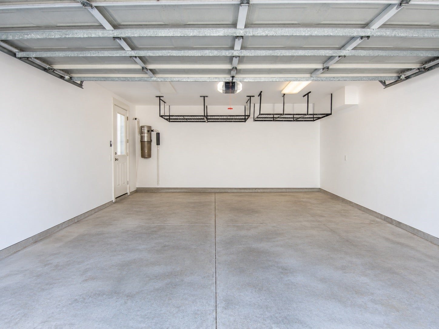 837 E 27th Street, Houston, TX 77009 This garage offers a plenty of space for your storage and parking needs, beautifully showcased with all items virtually removed for a clear view.