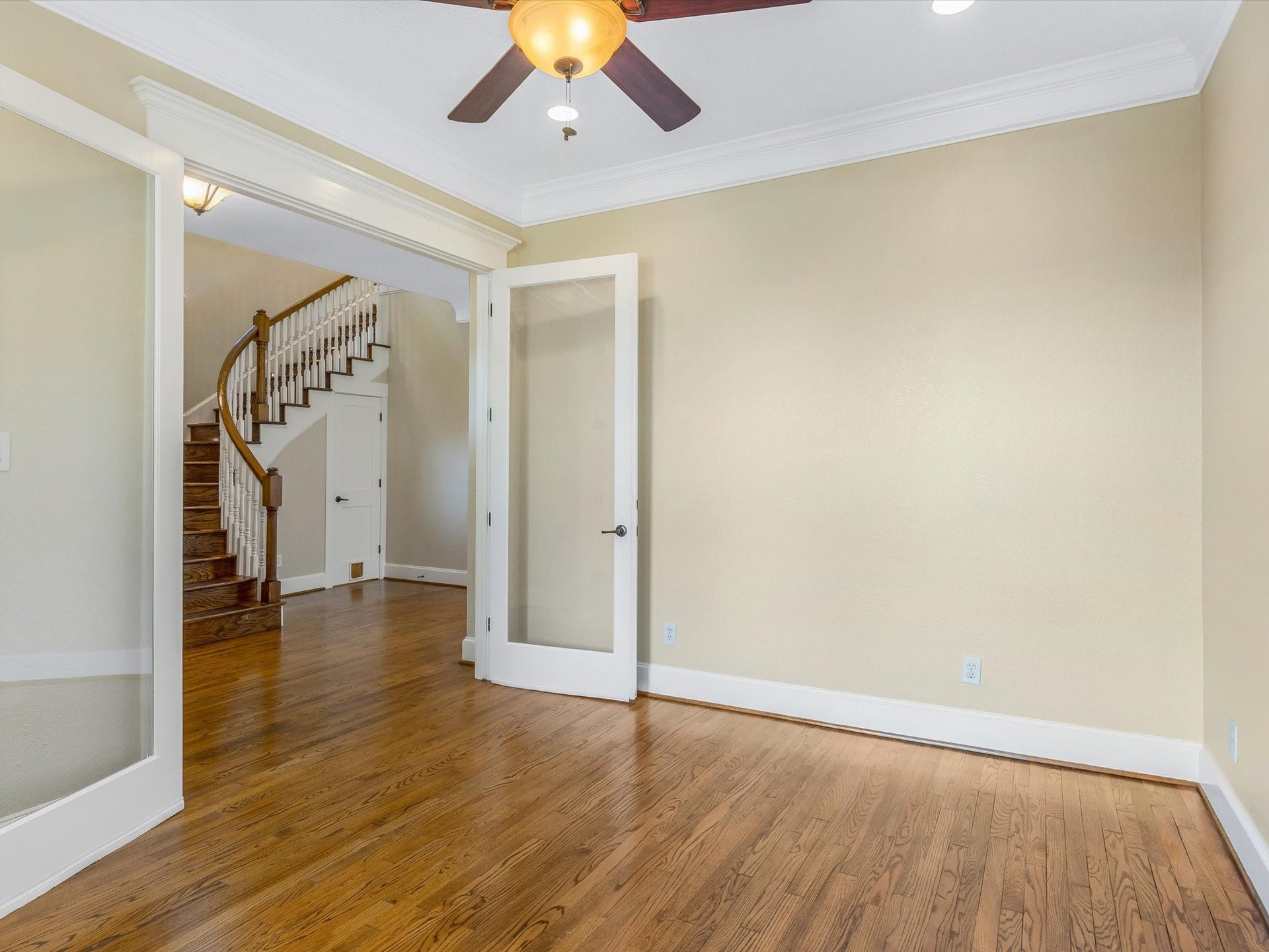 837 E 27th Street, Houston, TX 77009 The home office features french doors, a ceiling fan, and beautiful oak flooring.