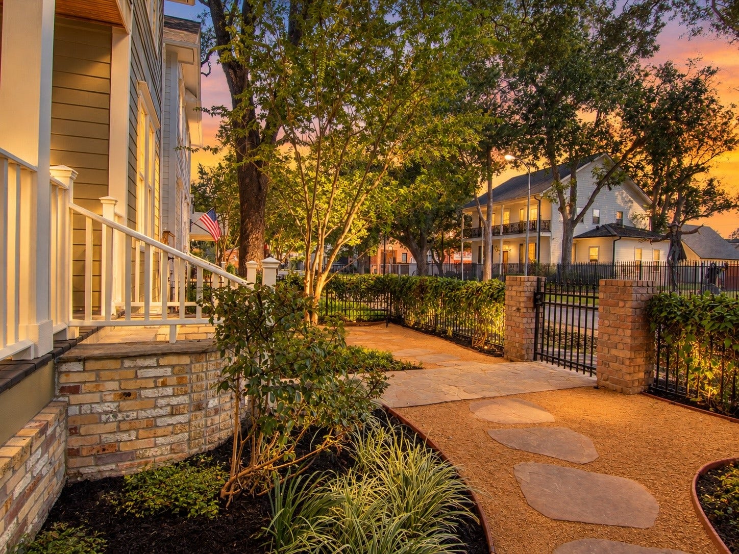 837 E 27th Street, Houston, TX 77009 Charming front walkway leads to the welcoming front porch.
