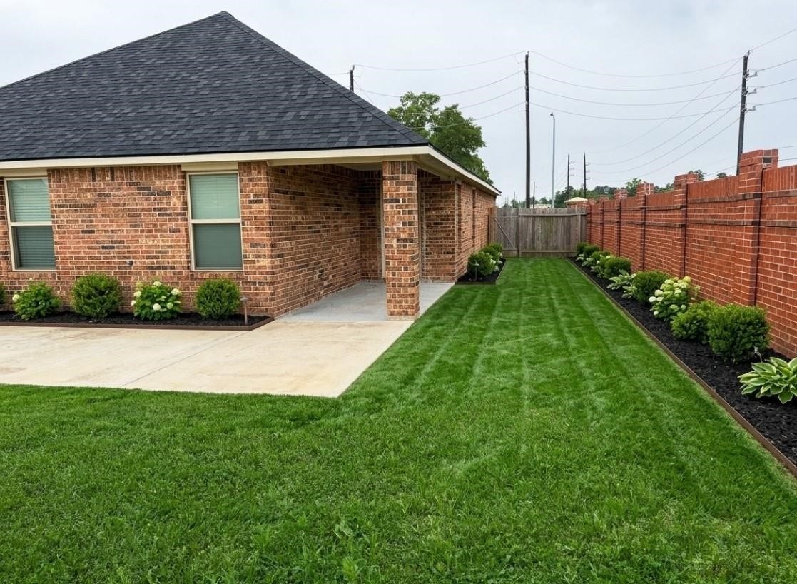 Imagine your ideal outdoor retreat in this
beautifully staged patio and backyard, perfect for relaxation and entertaining.