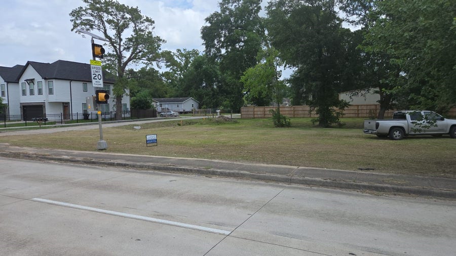 Property photo for 8702 Easthaven Boulevard, Houston, TX