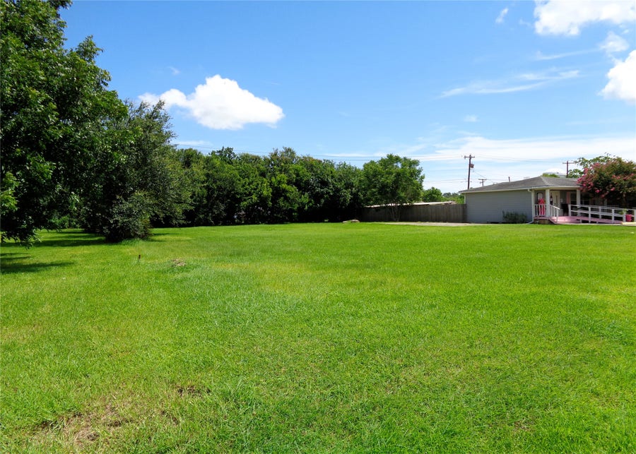 Property photo for 2418 25th Avenue N, Texas City, TX