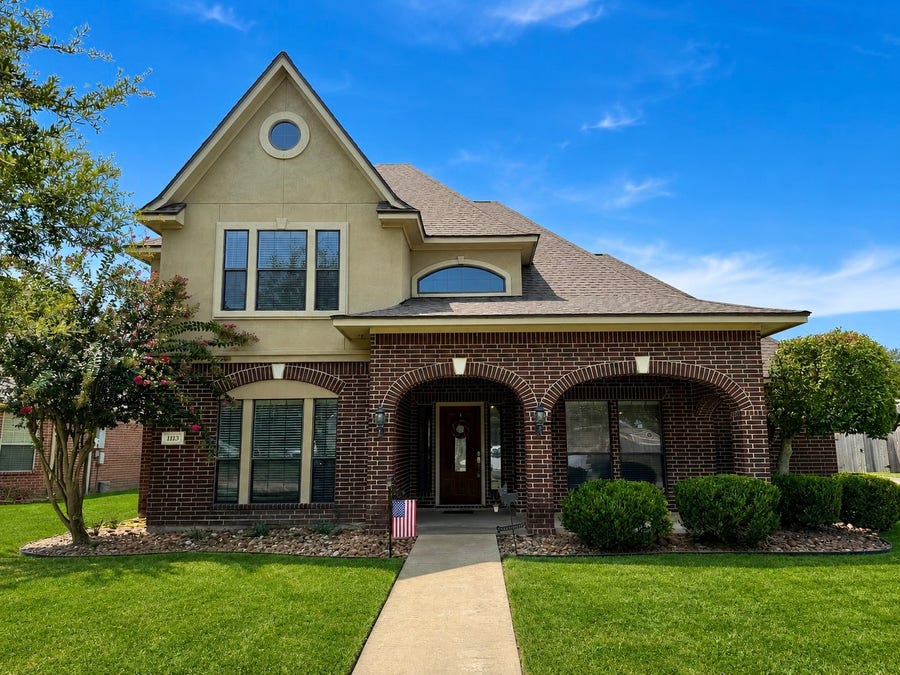 Property photo for 1113 Enchanted Oaks Drive, Angleton, TX