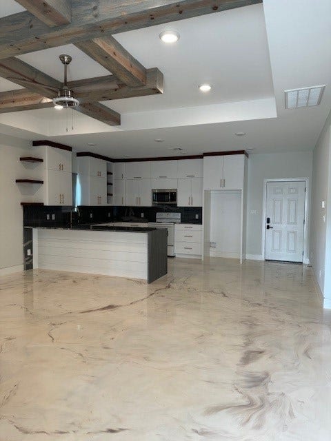 924 S 1st Street, Conroe, TX 77301 924 S 1st Street, Conroe, TX 77301