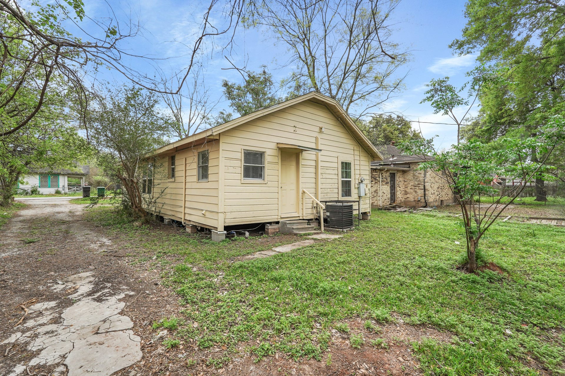 1001 Defender Street, Houston, TX 77029 1001 Defender Street, Houston, TX 77029