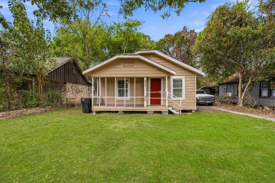 Property photo for 1001 Defender Street, Houston, TX