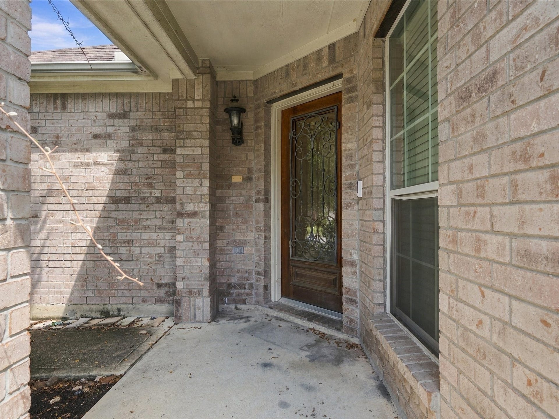 30026 Luna Lakes Drive, Spring, TX 77386 A charming front porch offers a sweet spot to pause, enjoy the fresh air, and welcome guests home.