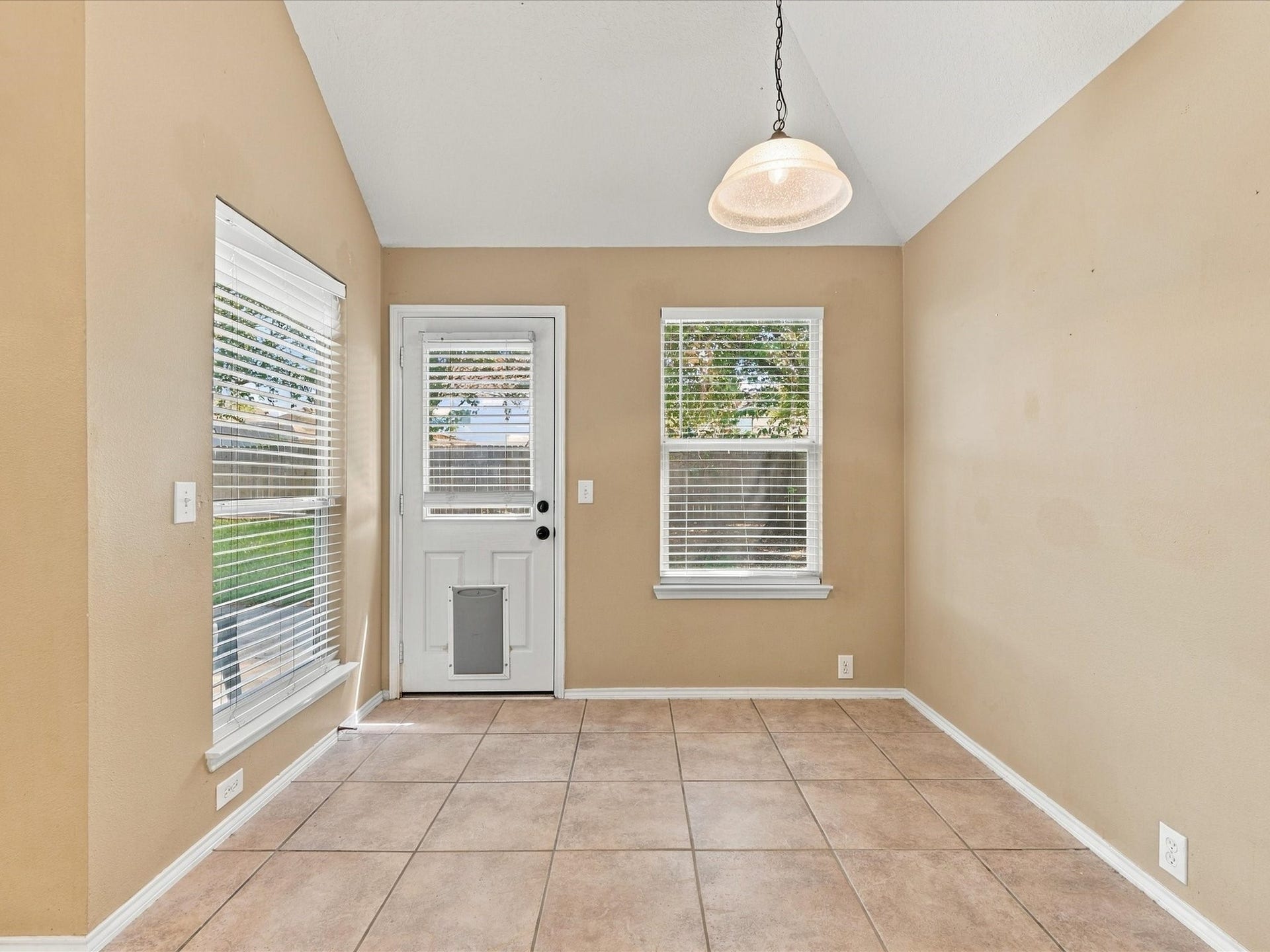 30026 Luna Lakes Drive, Spring, TX 77386 A sunny breakfast nook offers a cheerful spot to enjoy morning coffee, casual meals, and a little time together before the day begins.