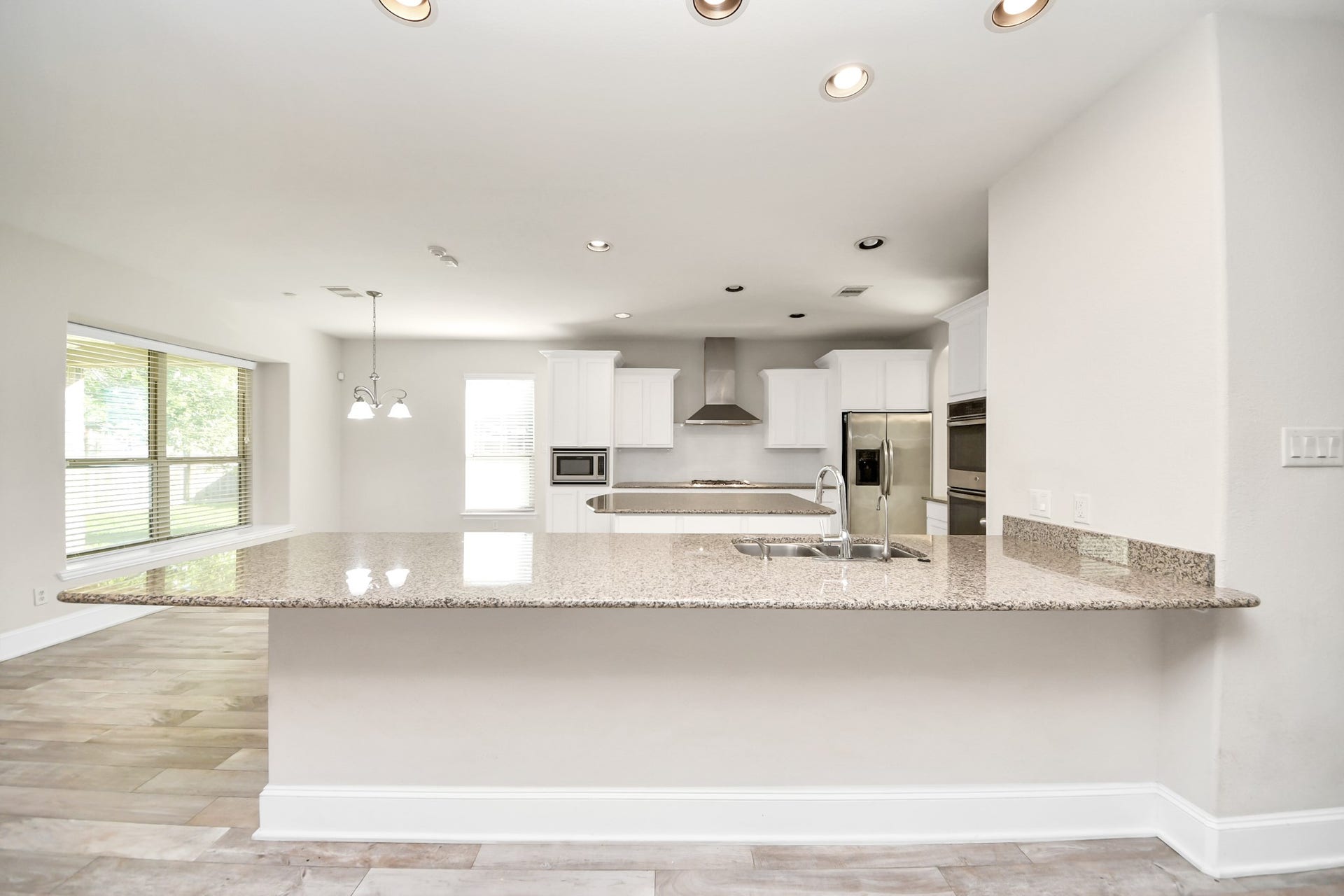 143 W Wading Pond Circle, Tomball, TX 77375