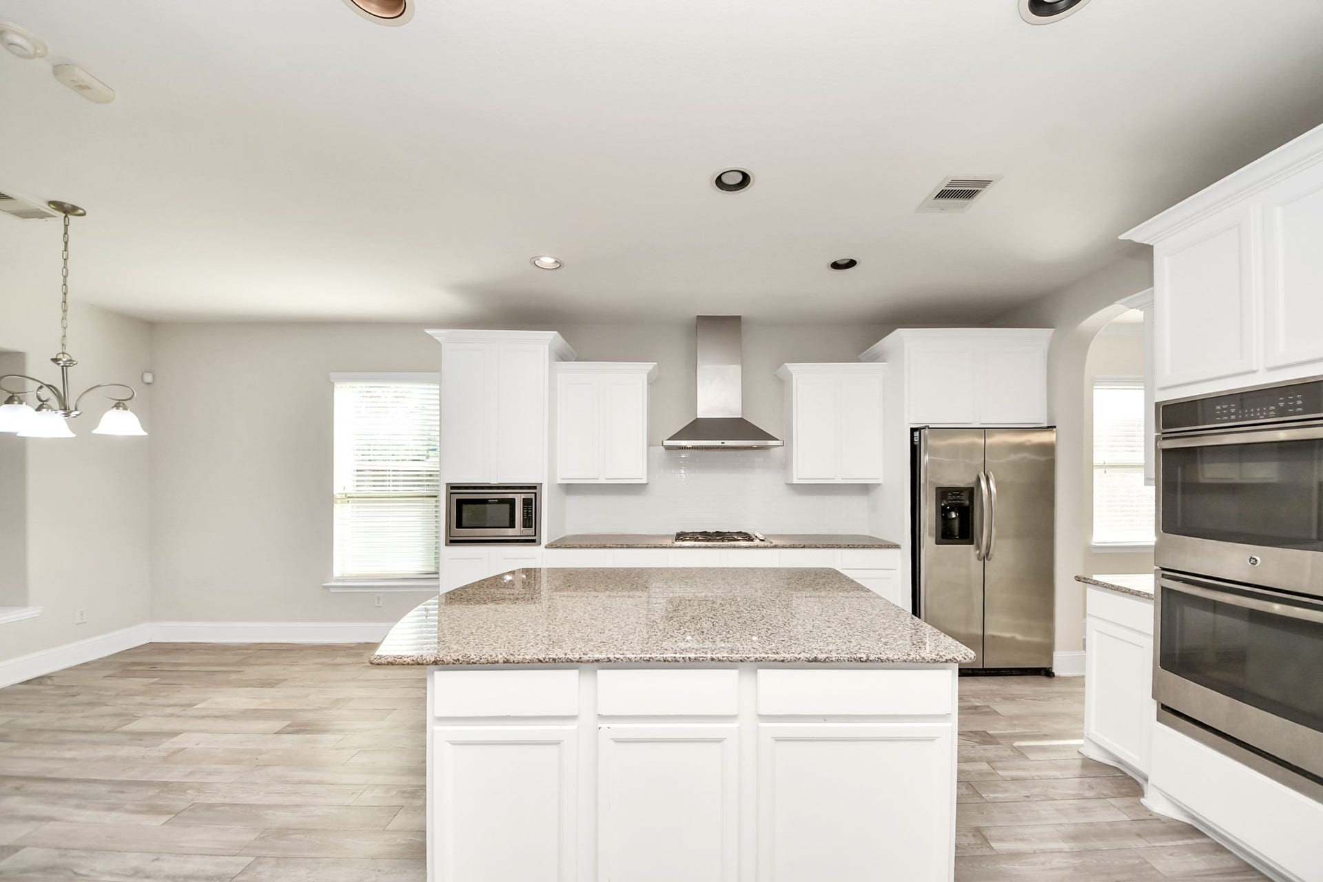 143 W Wading Pond Circle, Tomball, TX 77375