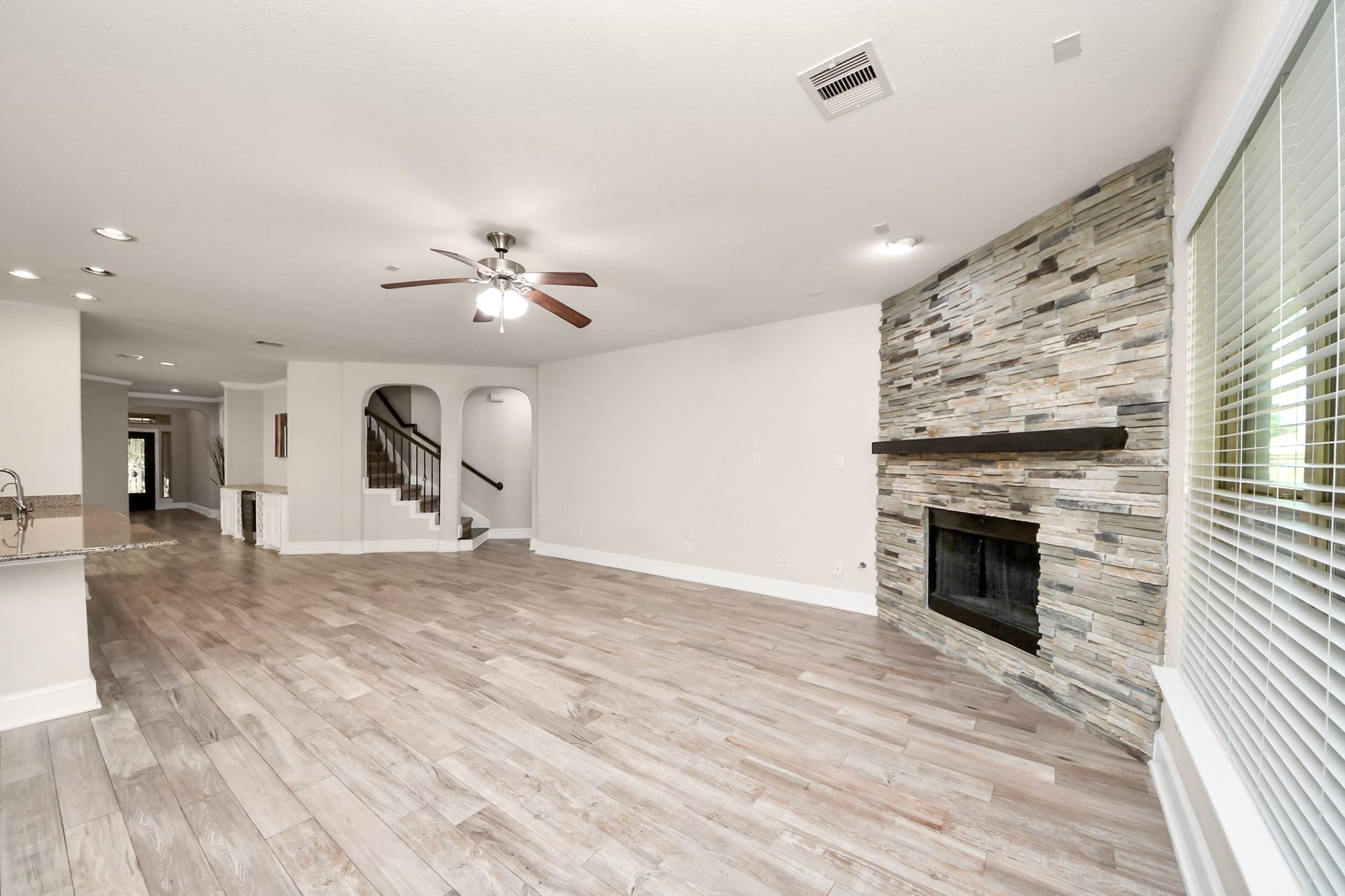 143 W Wading Pond Circle, Tomball, TX 77375
