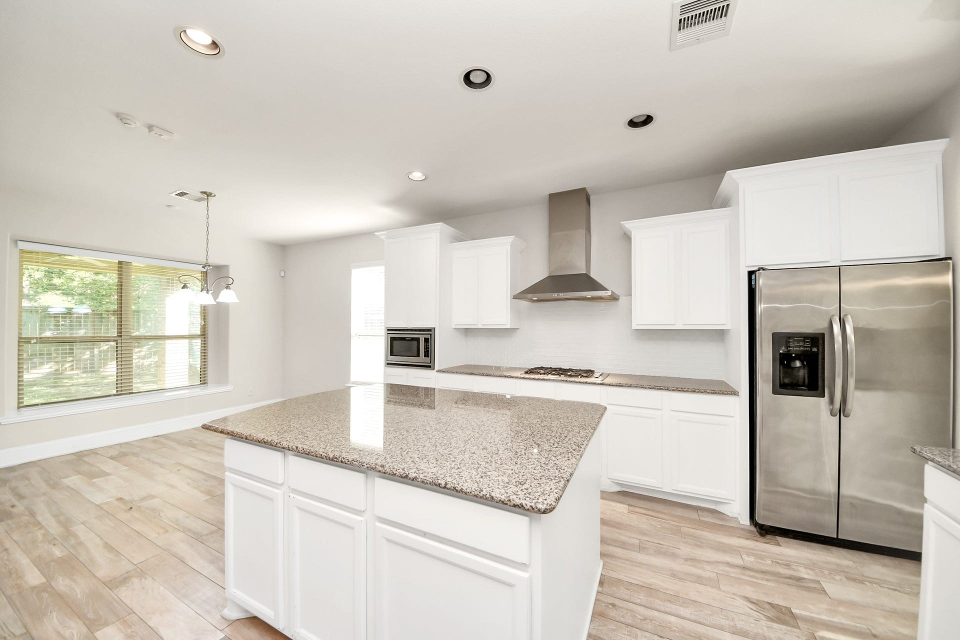 143 W Wading Pond Circle, Tomball, TX 77375