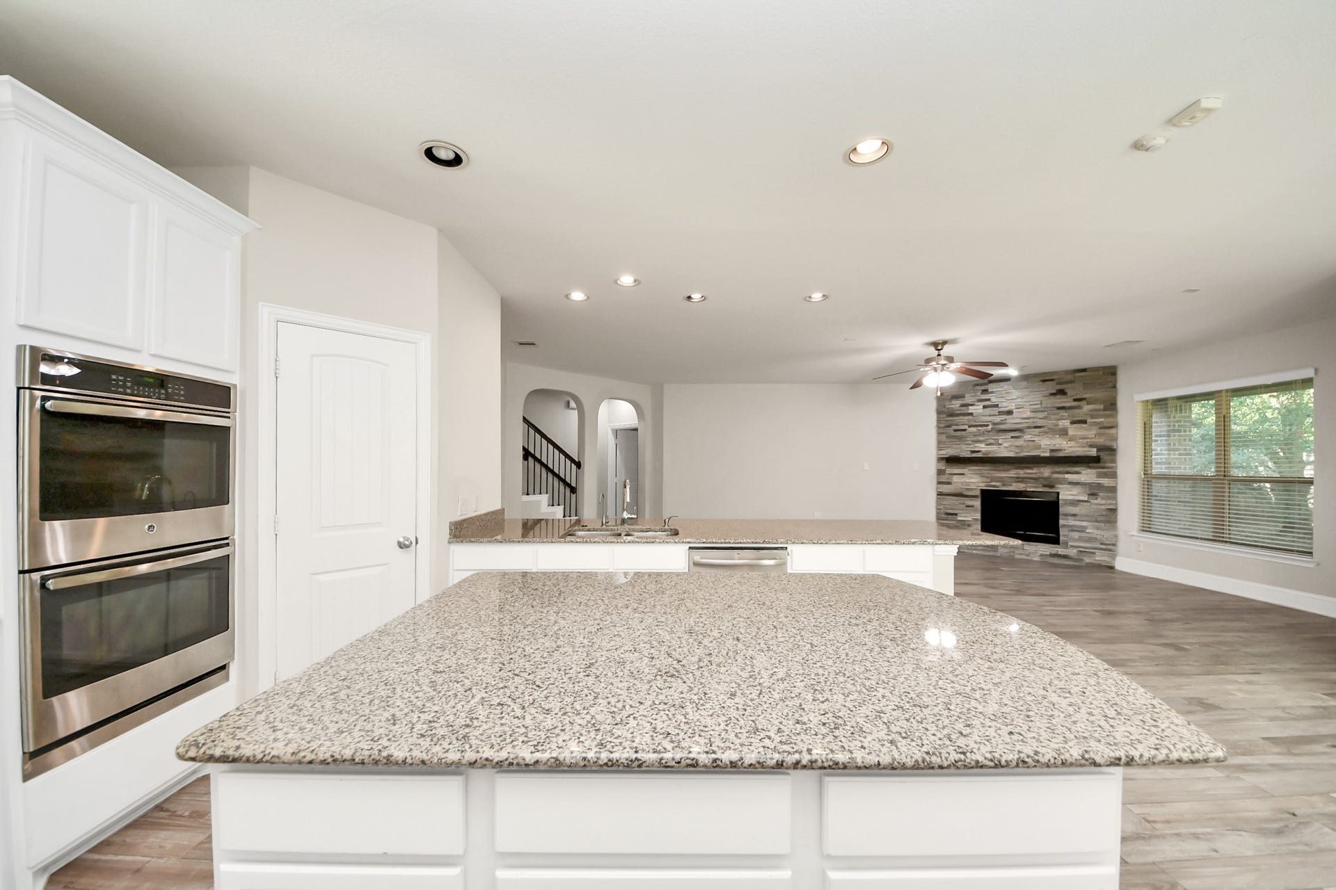 143 W Wading Pond Circle, Tomball, TX 77375