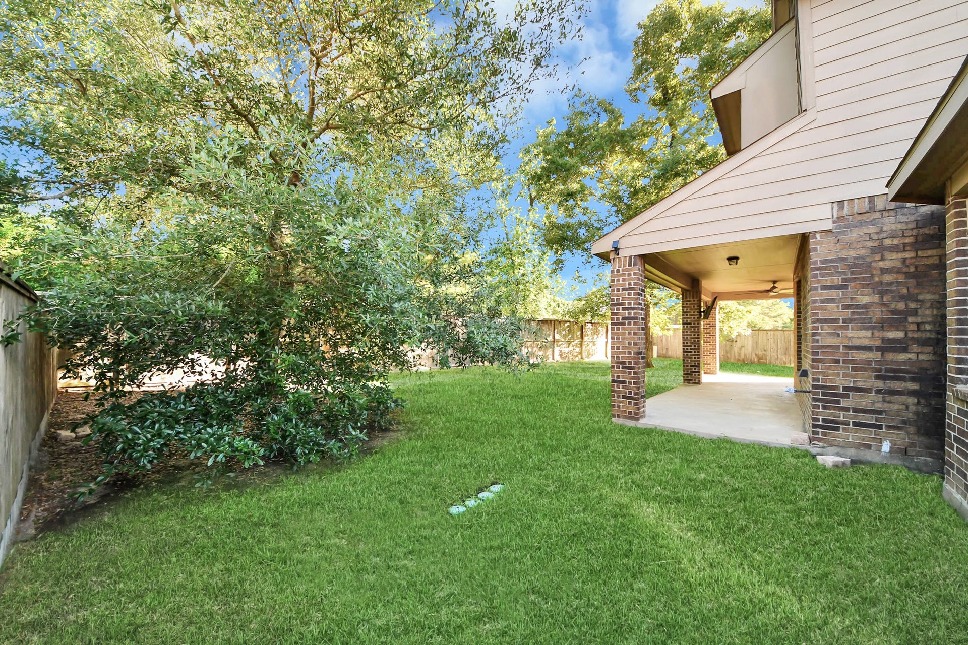 143 W Wading Pond Circle, Tomball, TX 77375