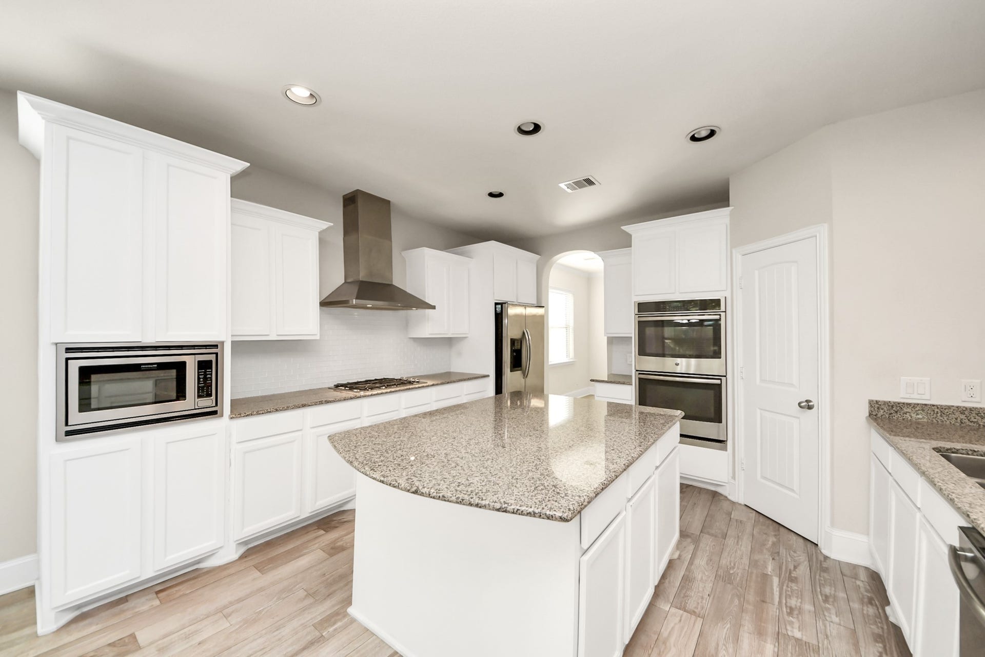 143 W Wading Pond Circle, Tomball, TX 77375