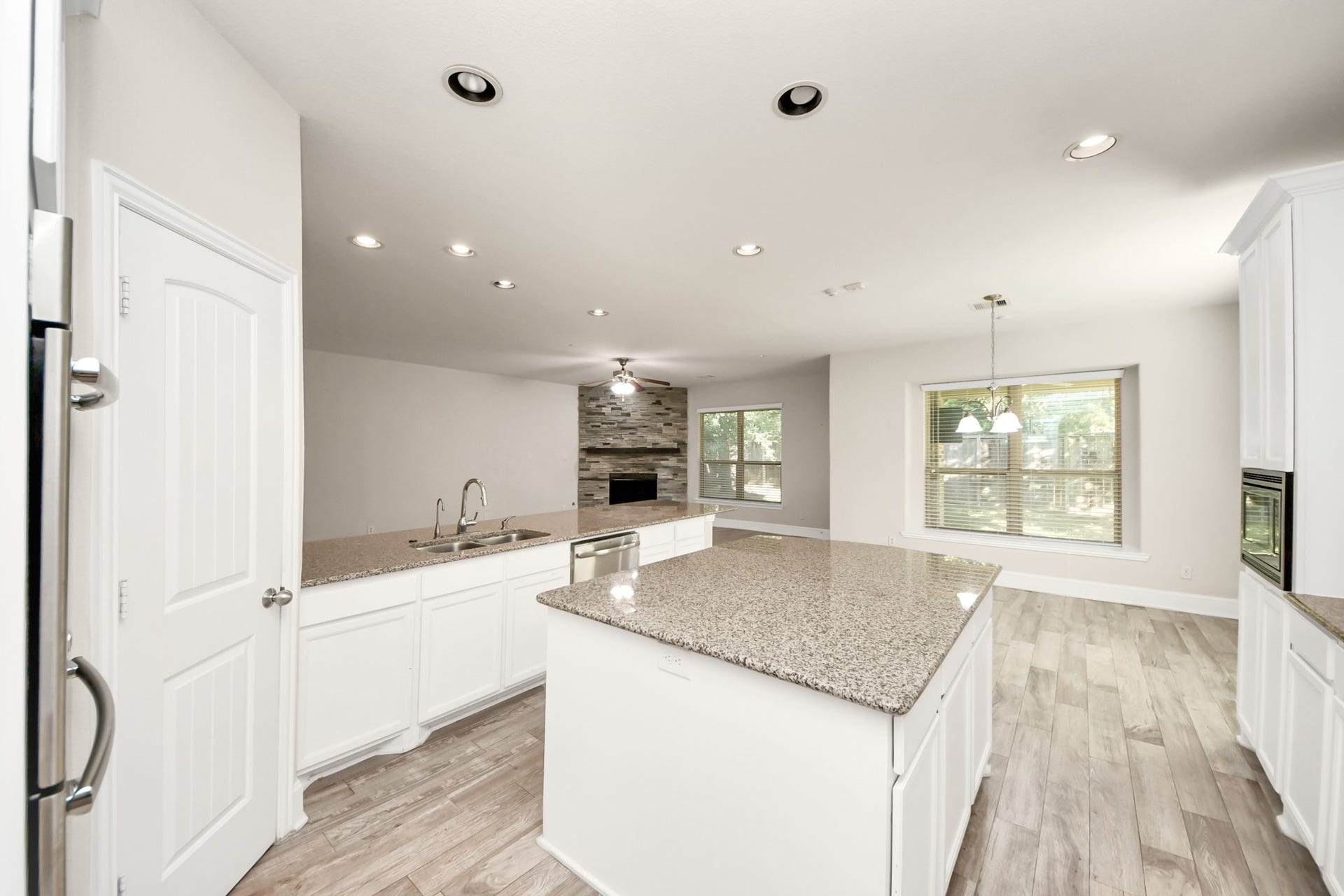 143 W Wading Pond Circle, Tomball, TX 77375