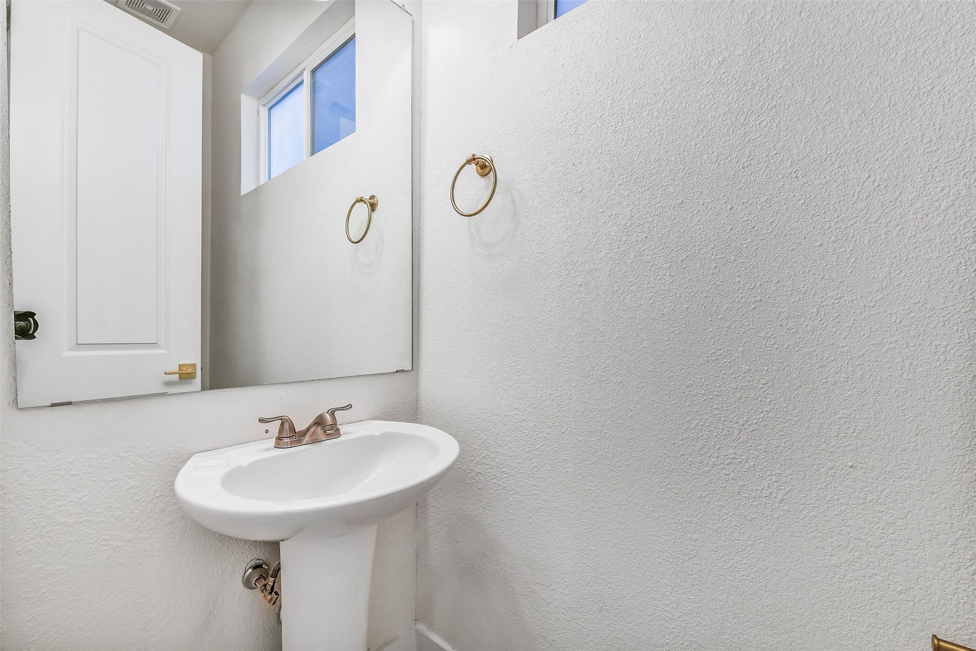 5908 St Augustine Street, #D, Houston, TX 77021 5908 St Augustine Street, #D, Houston, TX 77021