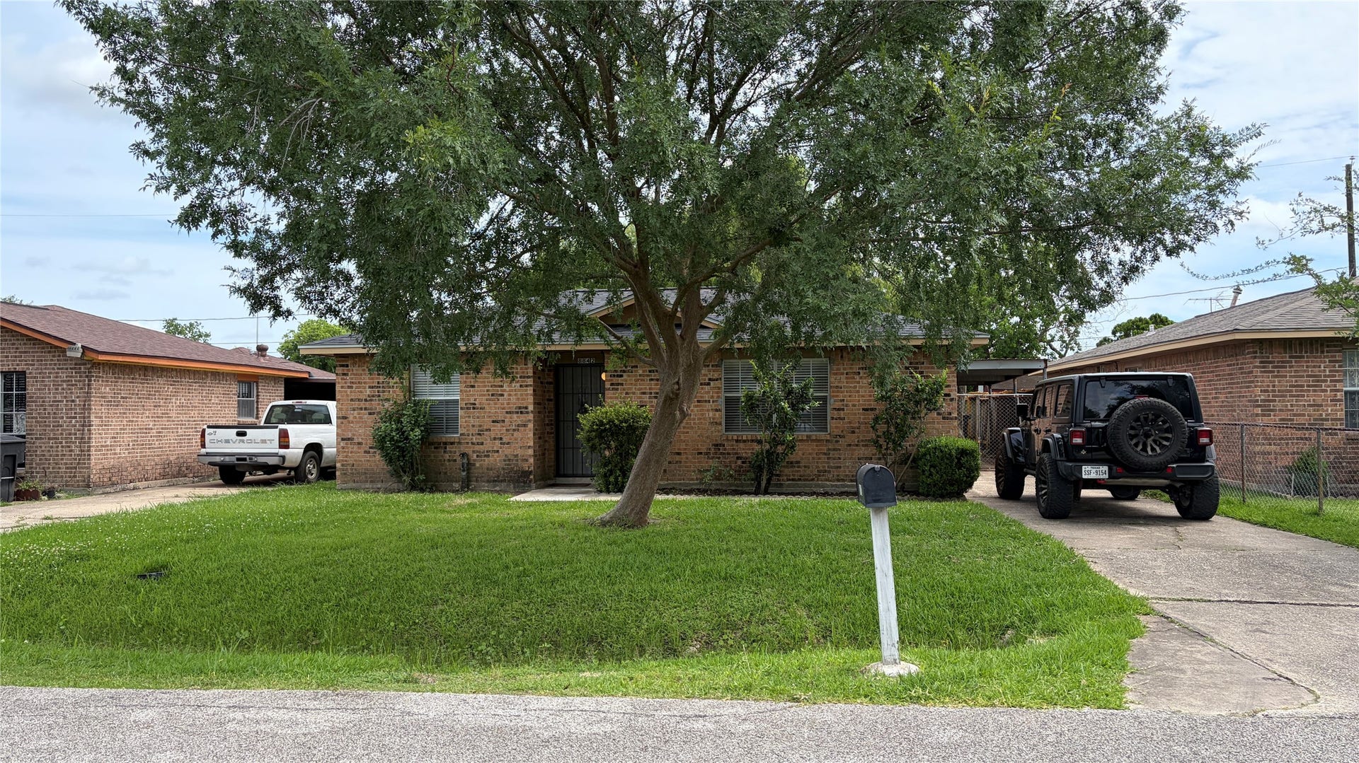 8842 Barton Street, Houston, TX 77075