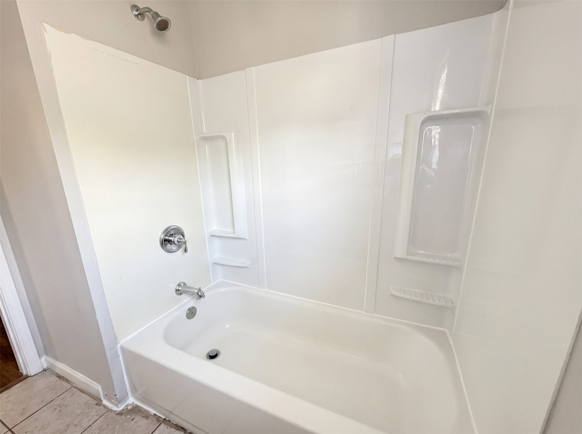 5028 Stimson Street, Houston, TX 77023 Bath