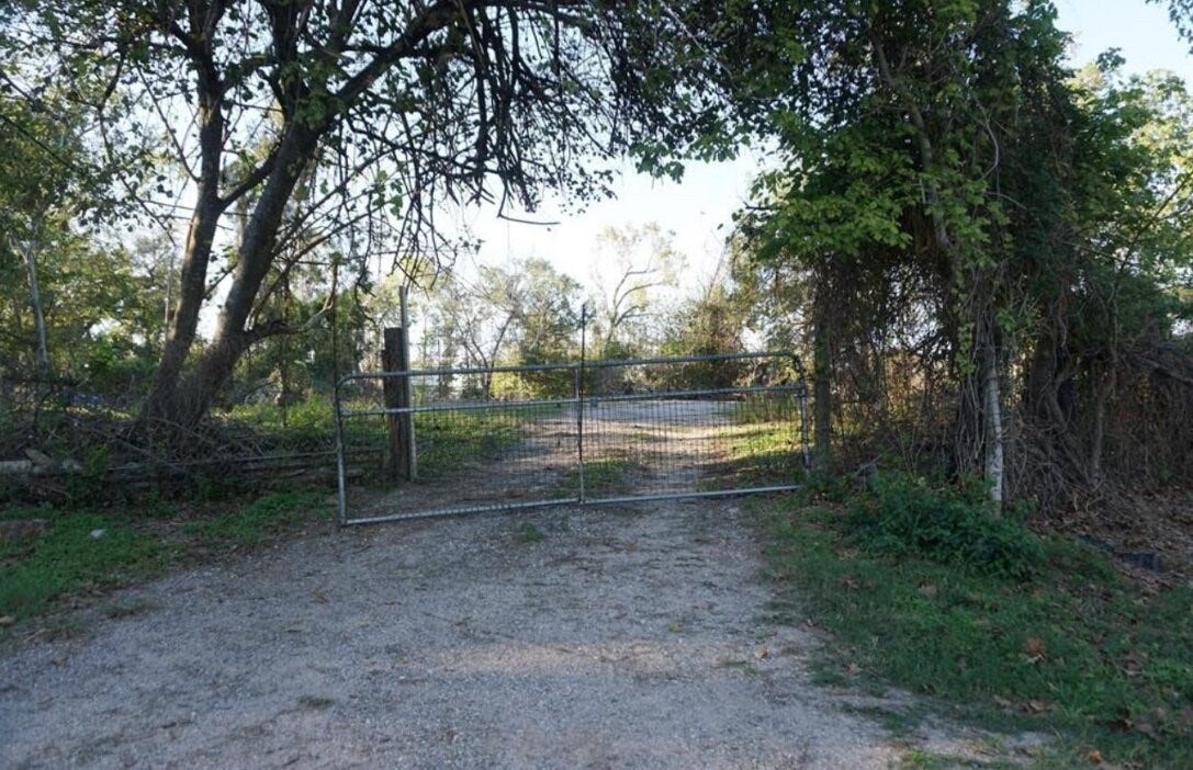424 S Avenue D, Humble, TX 77338 424 S Avenue D, Humble, TX 77338