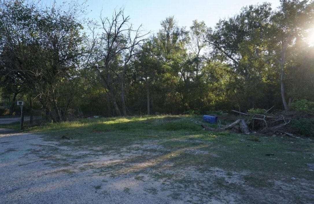 424 S Avenue D, Humble, TX 77338 424 S Avenue D, Humble, TX 77338