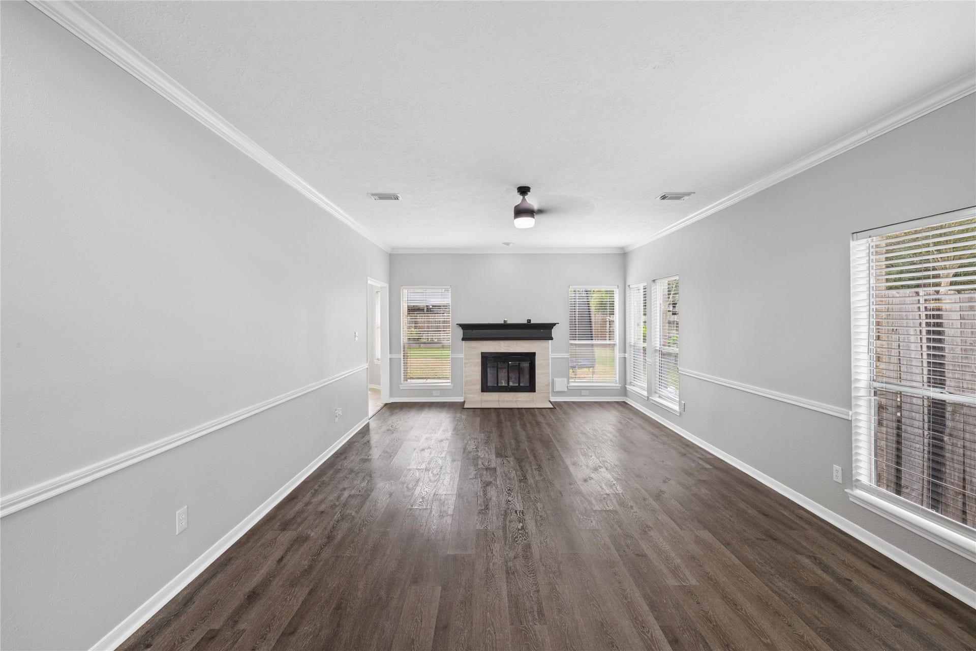 7002 Little Redwood Drive, Pasadena, TX 77505 Living Room