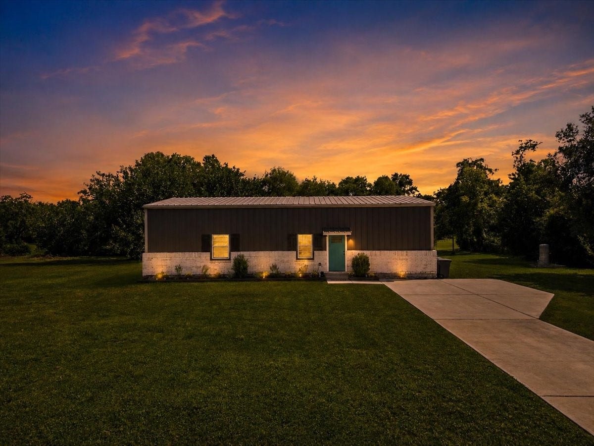 13509 S Bellaire Street, Santa Fe, TX 77510 13509 S Bellaire Street, Santa Fe, TX 77510