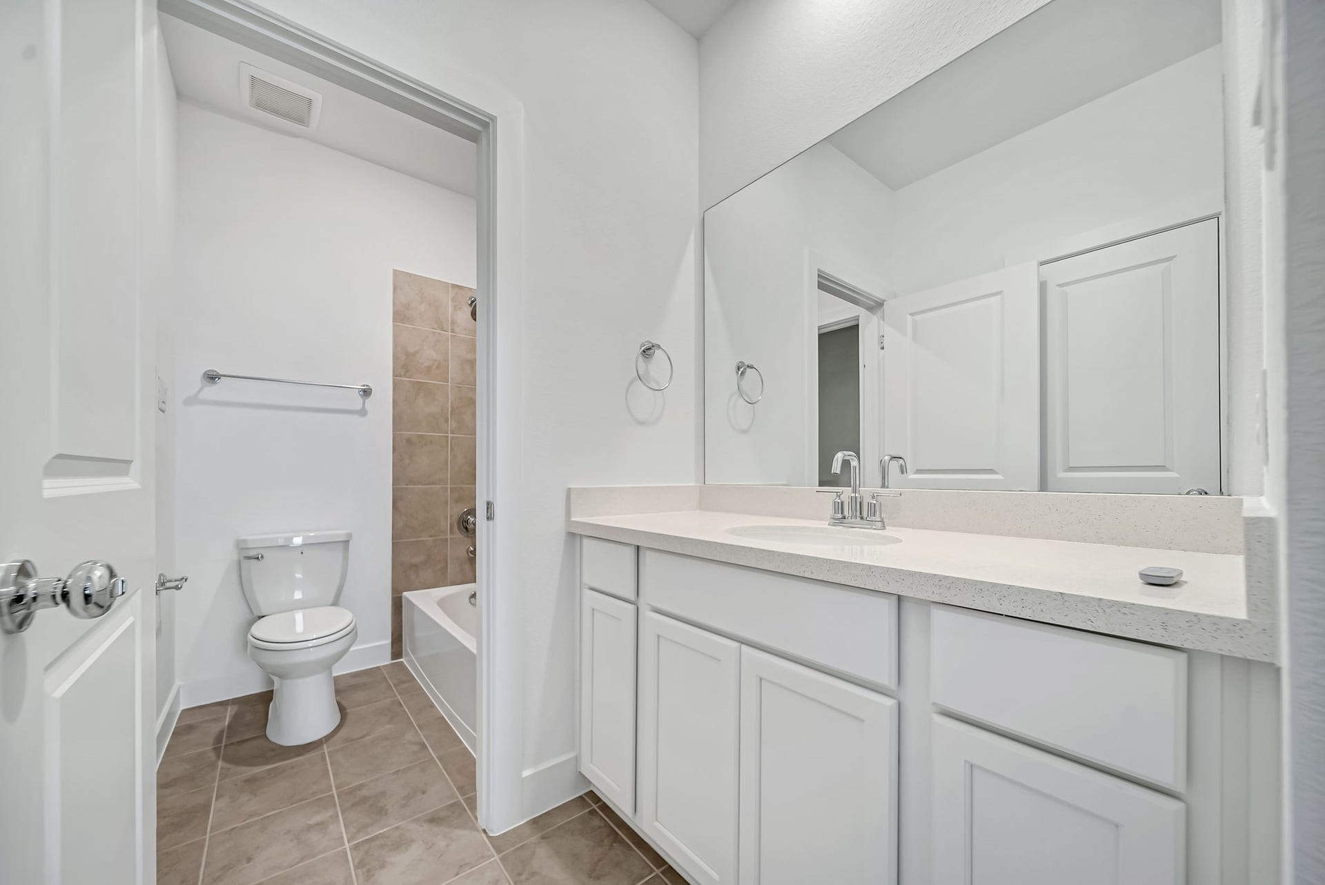 2116 Lila Sky Lane, Friendswood, TX 77546 Sleek Hollywood Full Bath #2 upstairs (2 full up)