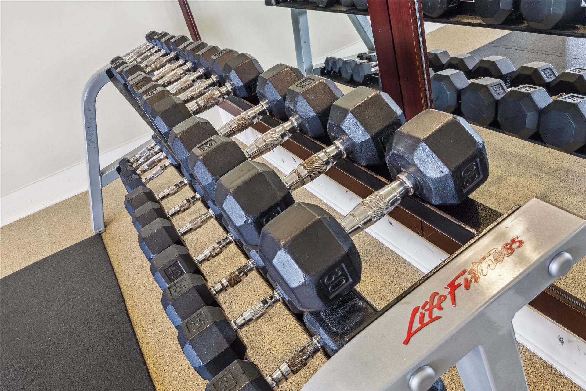 801 E Beach Drive, #BC2808, Galveston, TX 77550 A full range of free weights makes it easy to maintain your strength routine on your own schedule