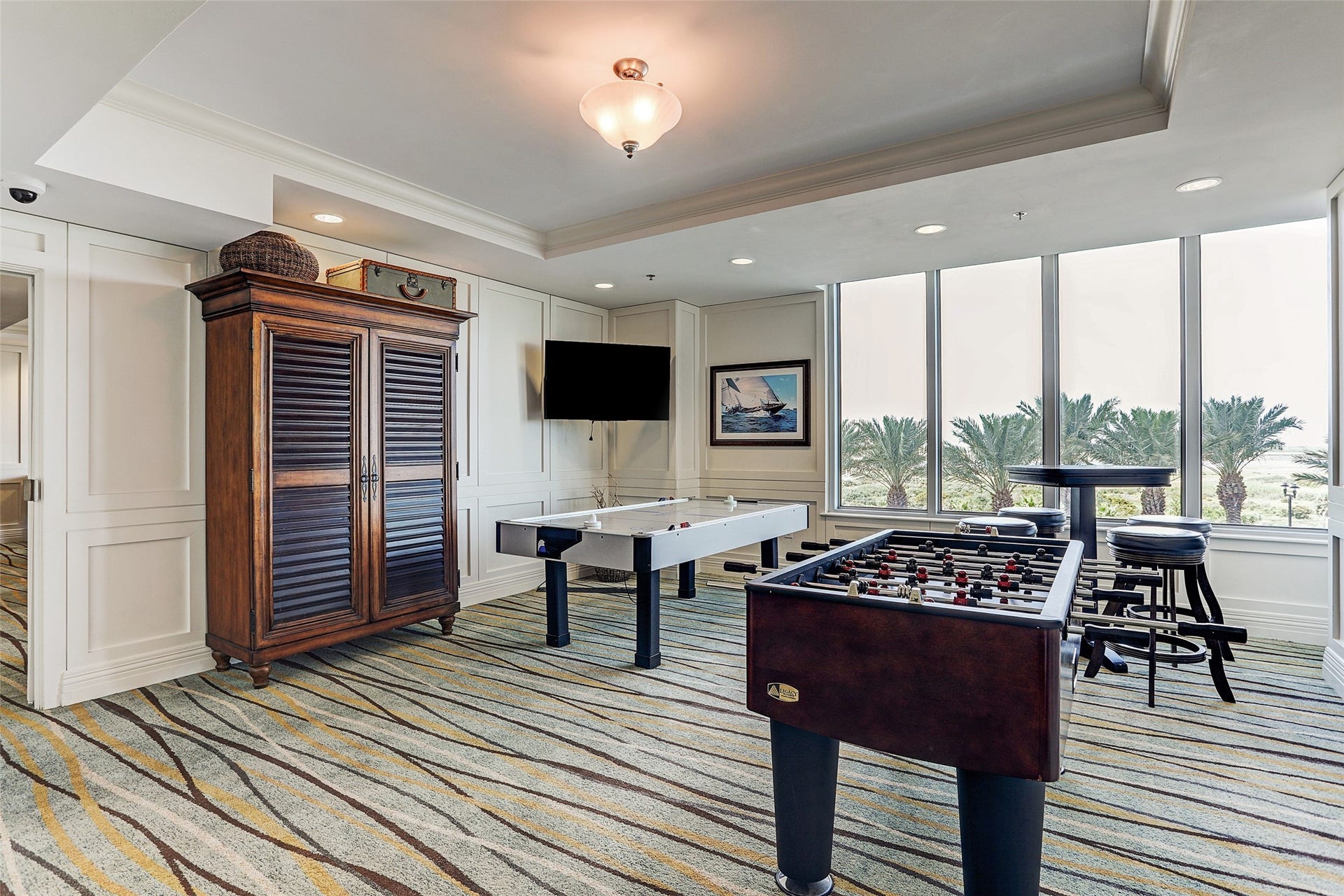 801 E Beach Drive, #BC2808, Galveston, TX 77550 Fast-paced fun and friendly competition make this game room a favorite gathering place for family and friends