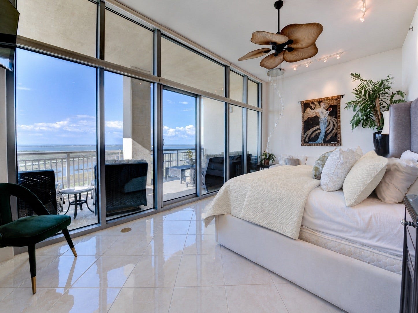 801 E Beach Drive, #BC2808, Galveston, TX 77550 Spacious bay-facing primary suite offers expansive water views, direct access to a private balcony and a comfortable sitting area